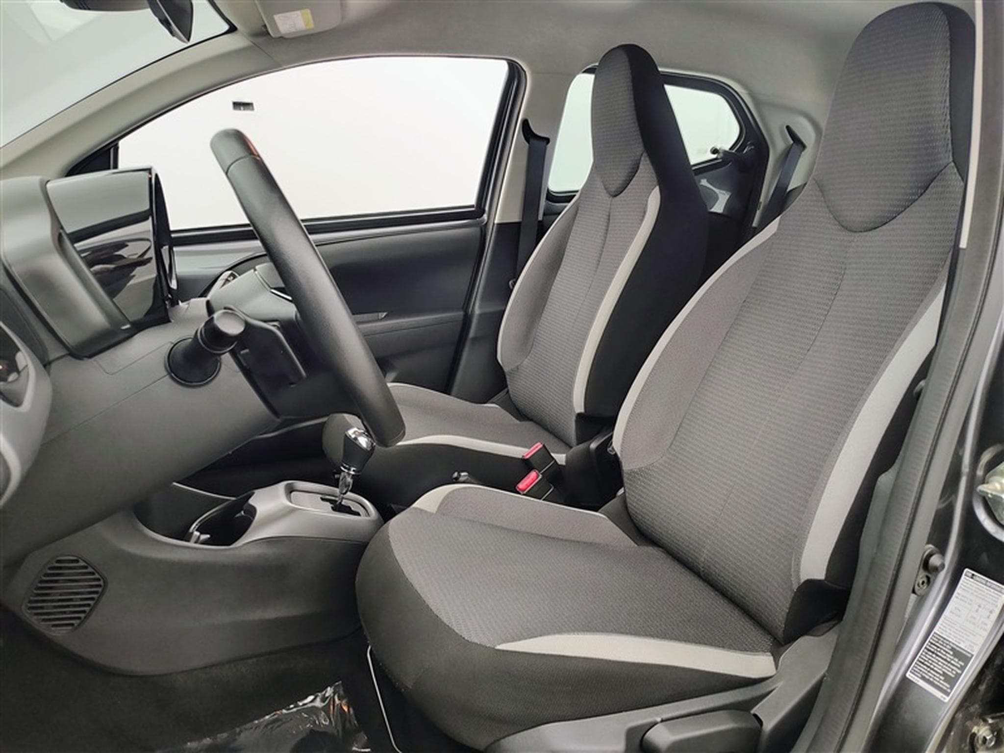 Toyota Aygo 1.0i VVT-i x-play II M/M (2021) - Photo 7