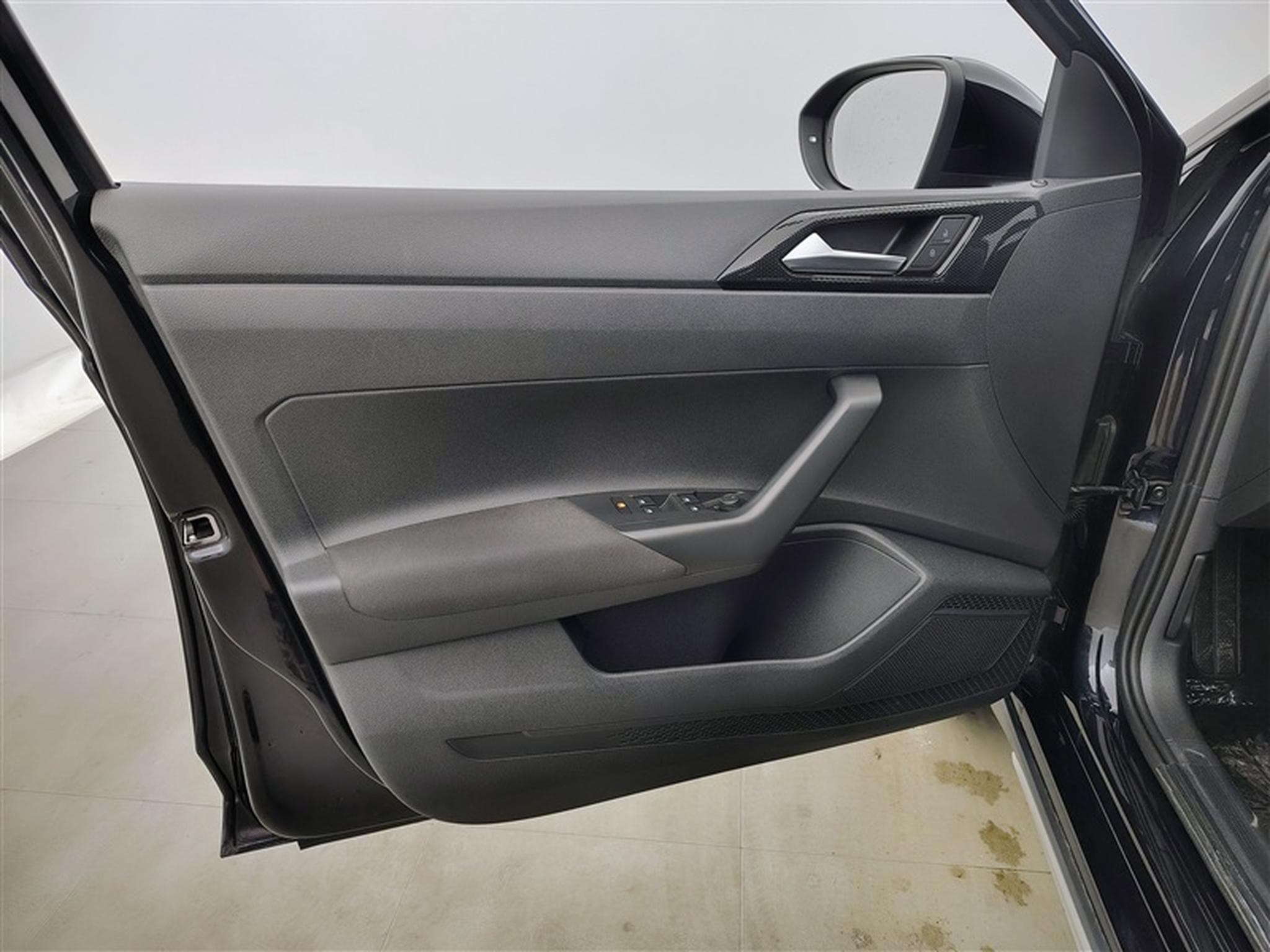 VW Taigo 1.0 TSI Life *CARPLAY/FULL LED/CAMERA/JA16* (2023) - Photo 17