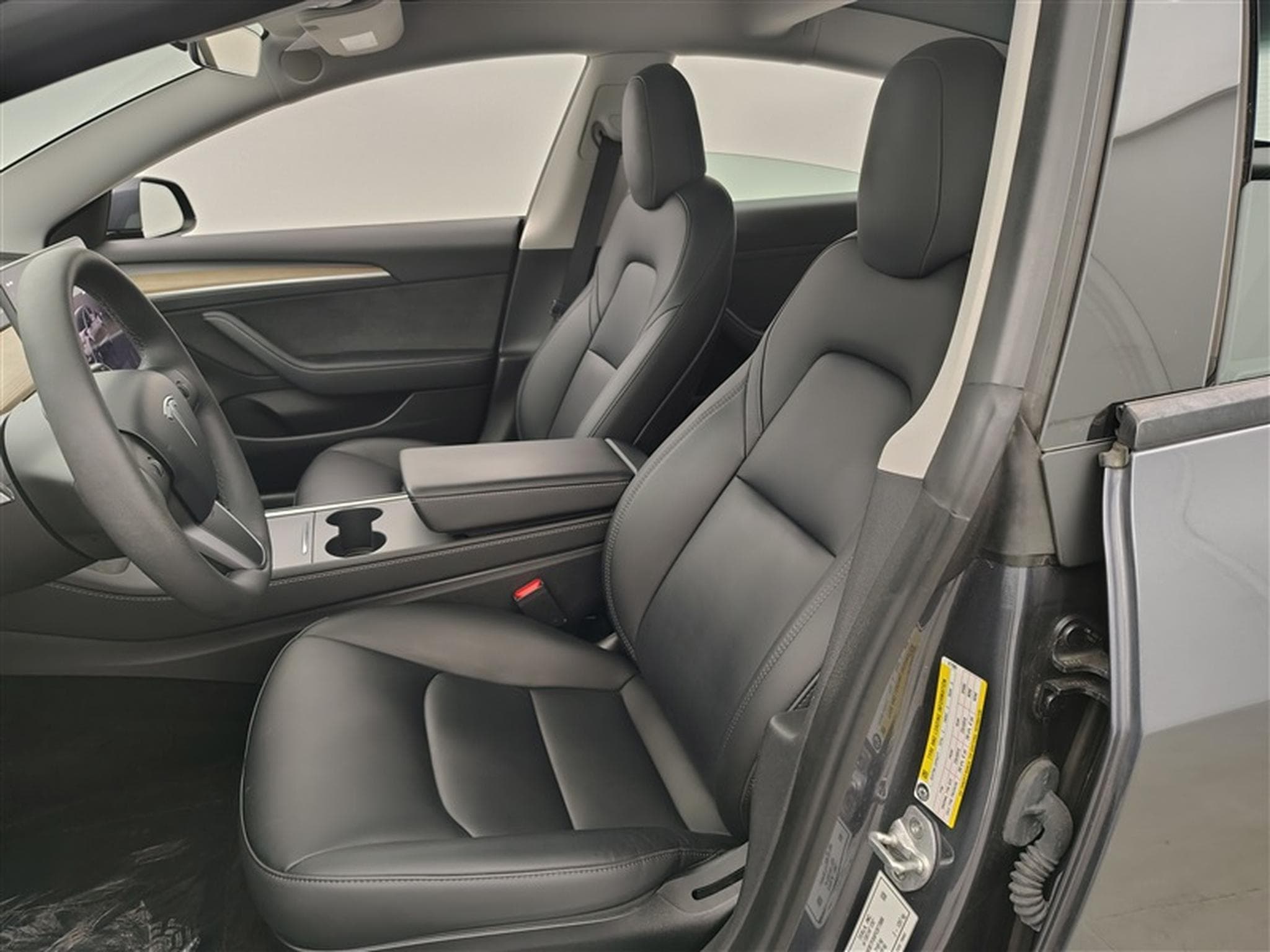Tesla Model 3 60 kWh Standard Plus (2023) - Photo 7