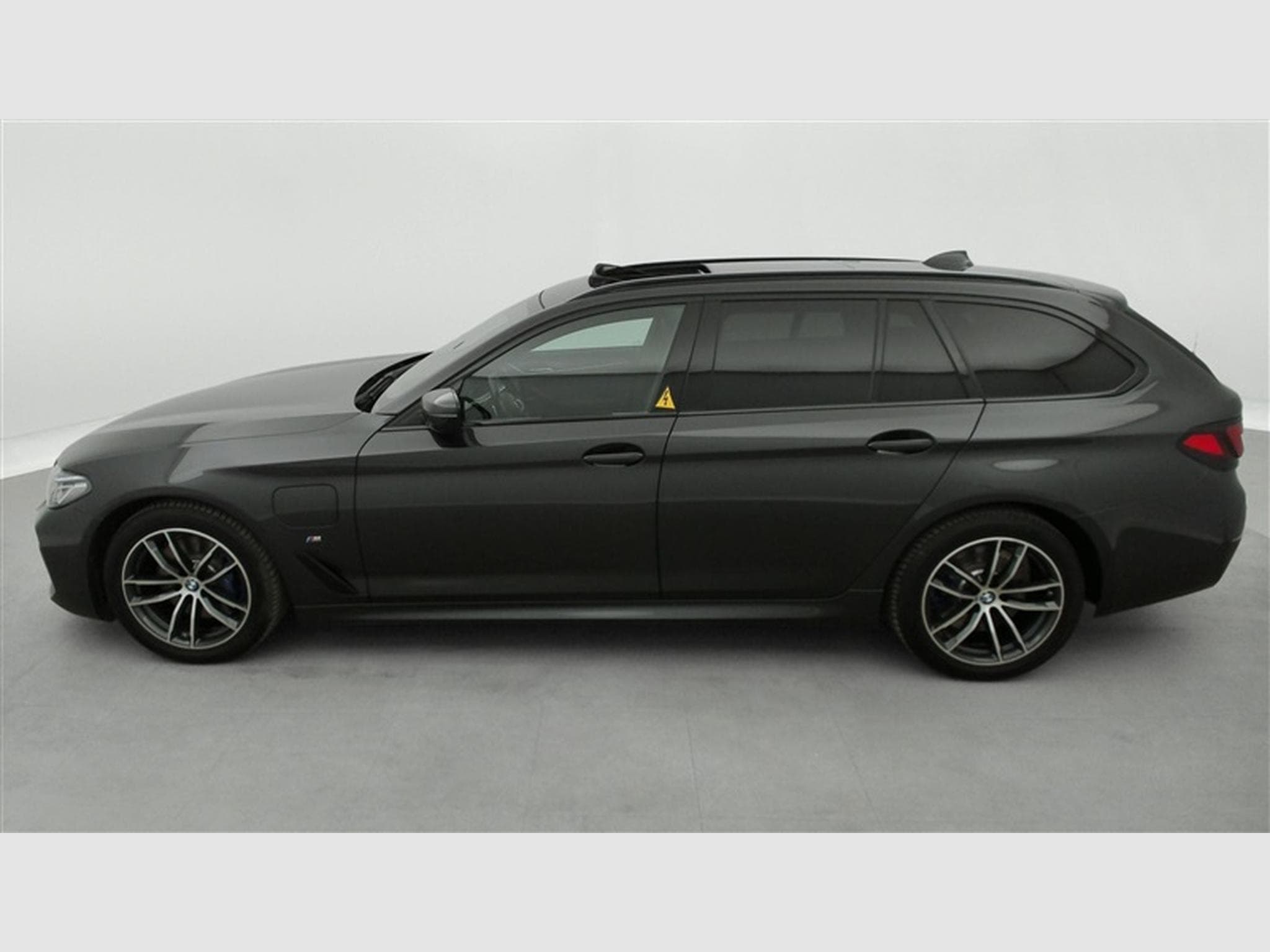 BMW 530 530eA PHEV XDrive Pack M CUIR / NAVI / TO PANO / LASER (2021) - Photo 3