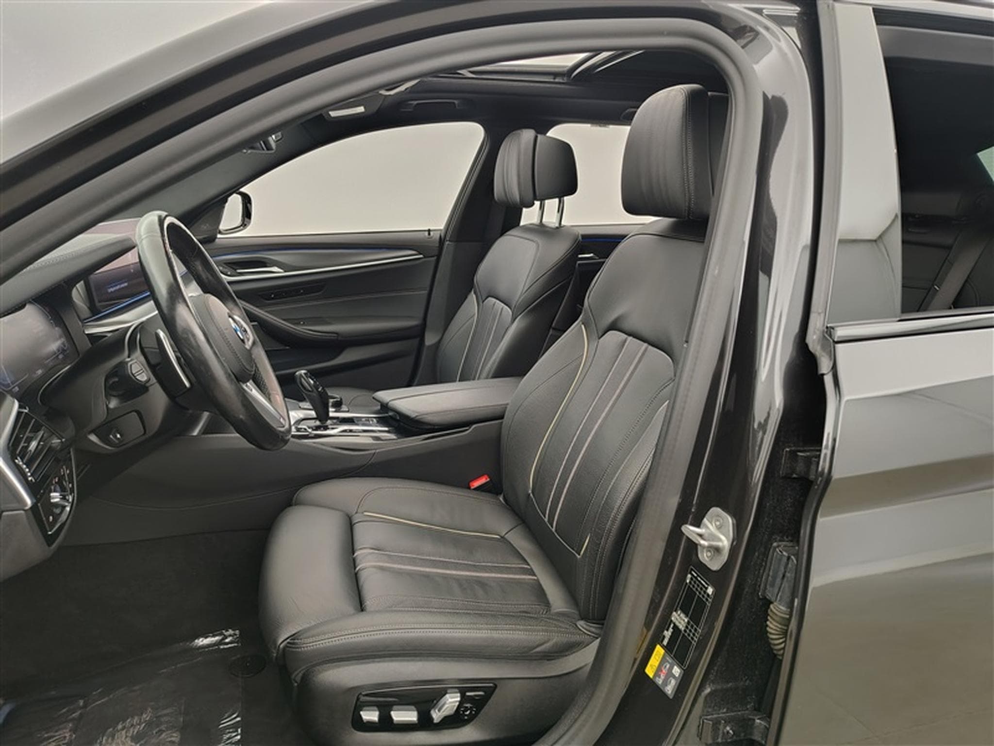BMW 530 530eA PHEV XDrive Pack M CUIR / NAVI / TO PANO / LASER (2021) - Photo 7