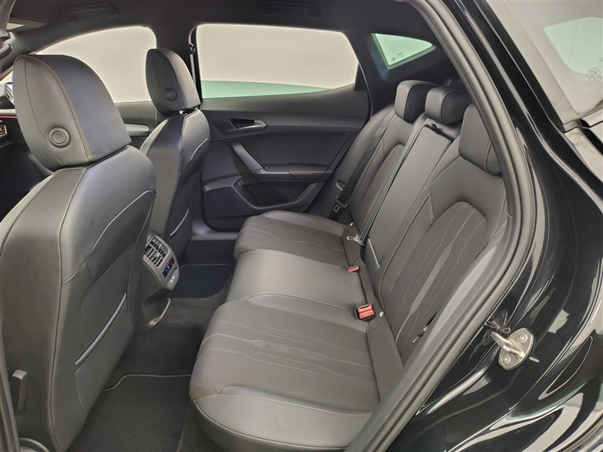 Cupra Formentor 1.4 e-Hybrid PHEV DSG NAVI / S-CUIR / FULL LED (2023) - Photo 13