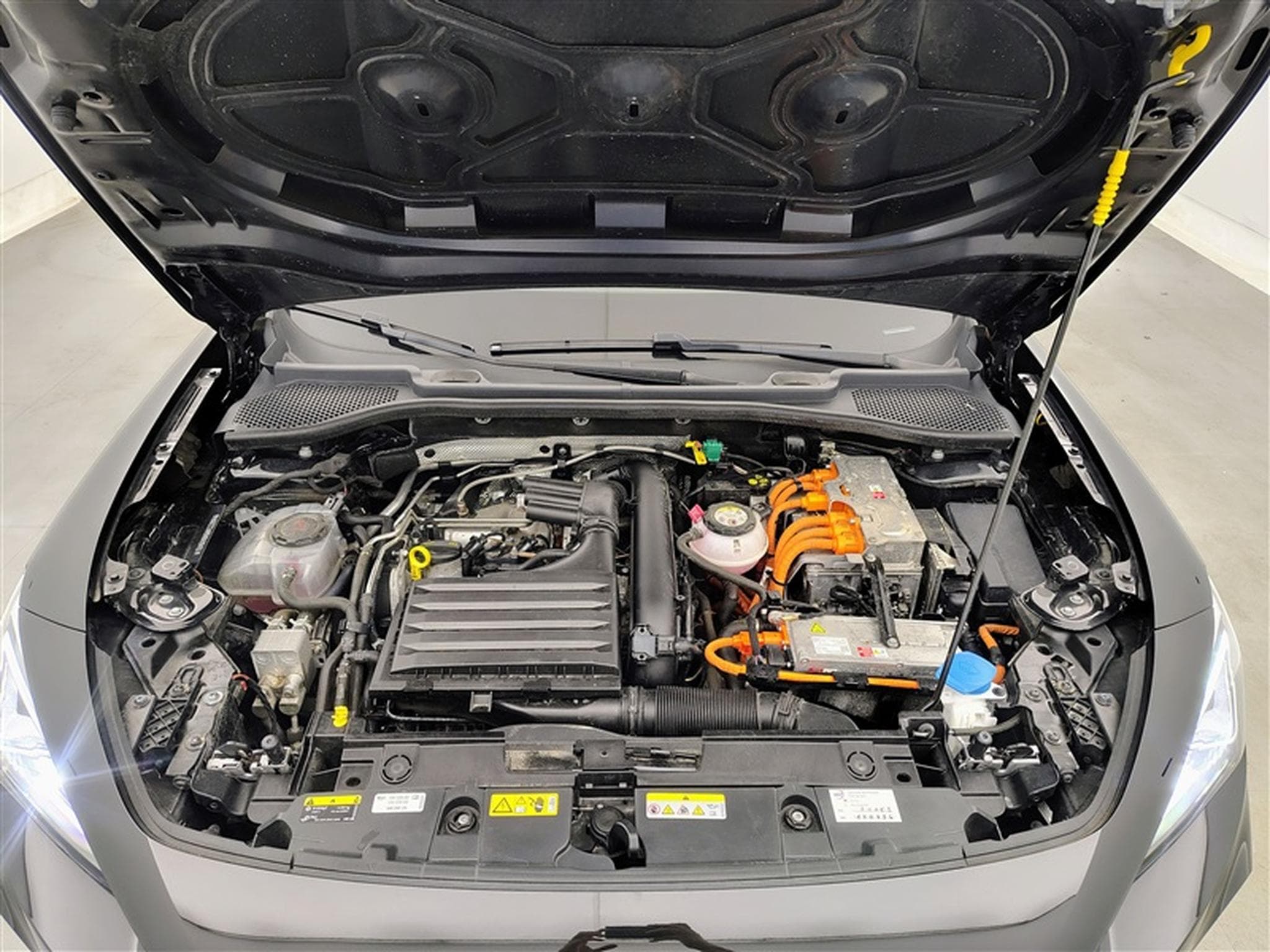 Cupra Formentor 1.4 e-Hybrid PHEV DSG NAVI / S-CUIR / FULL LED (2023) - Photo 19