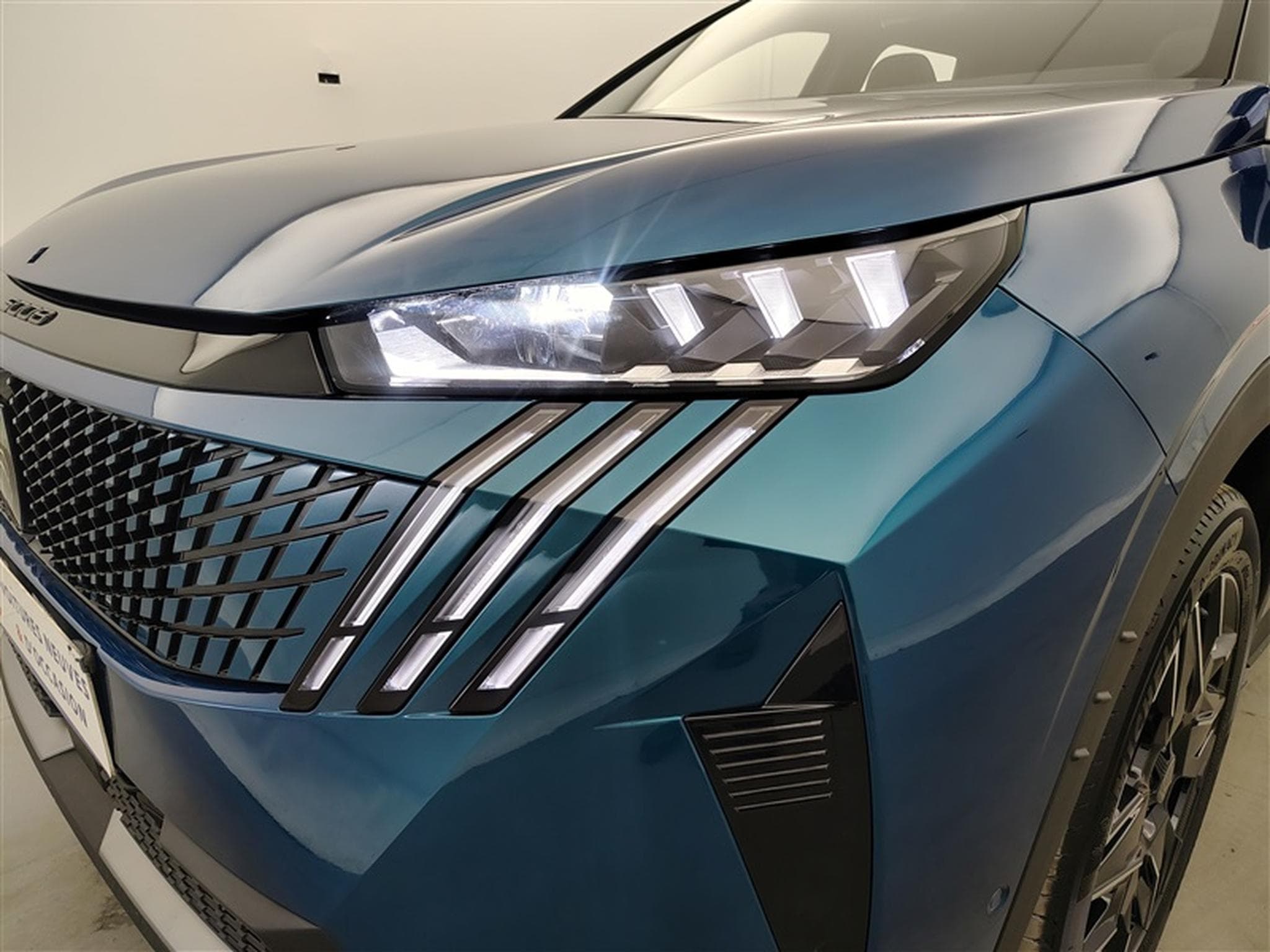 Peugeot 5008 1.2 HYBRID 145cv e-DSC6 GT 7pl. NAVI / FULL LED / PANO / CAM (2025) - Photo 15