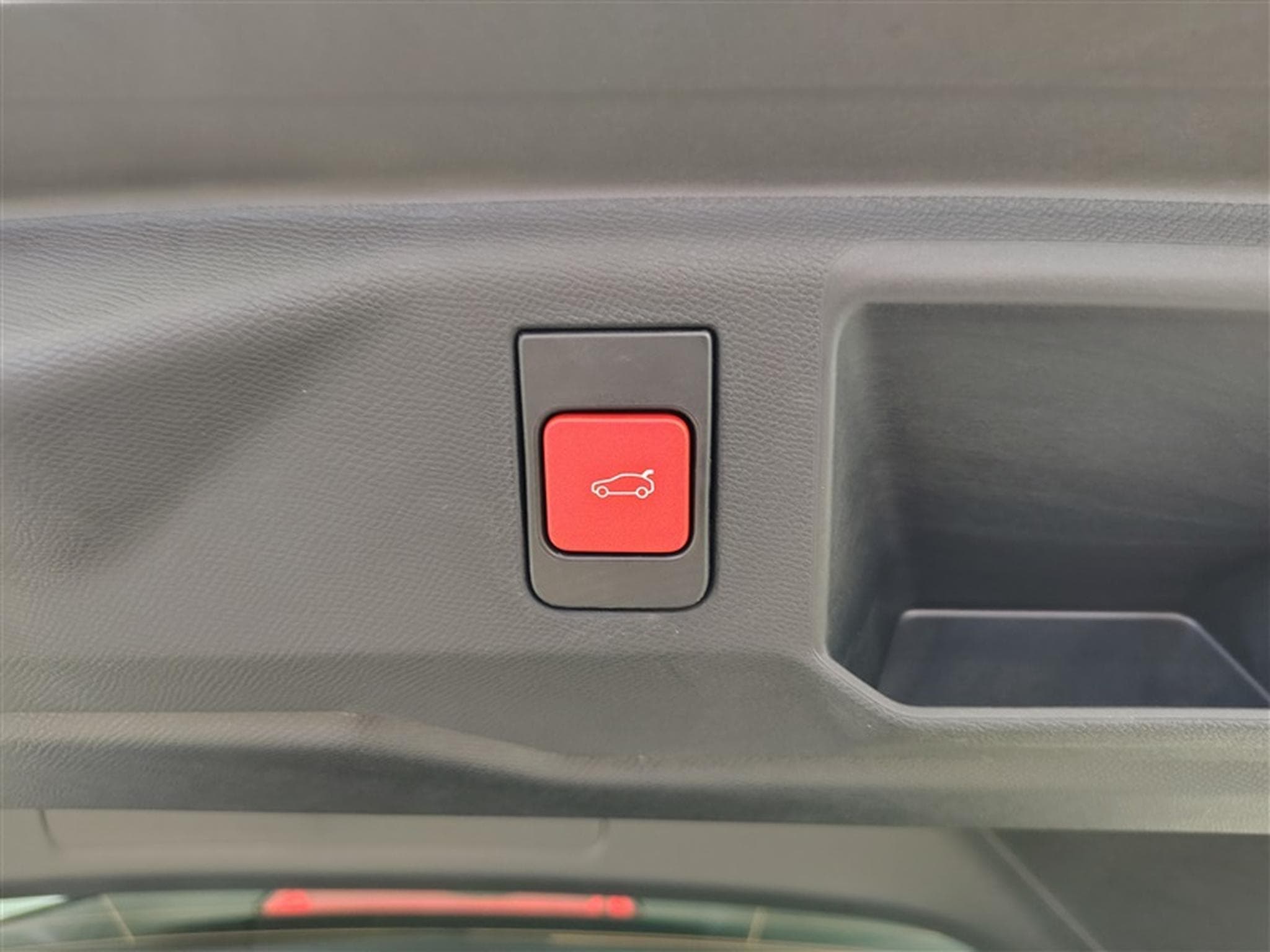 Peugeot 5008 1.2 HYBRID 145cv e-DSC6 GT 7pl. NAVI / FULL LED / PANO / CAM (2025) - Photo 21