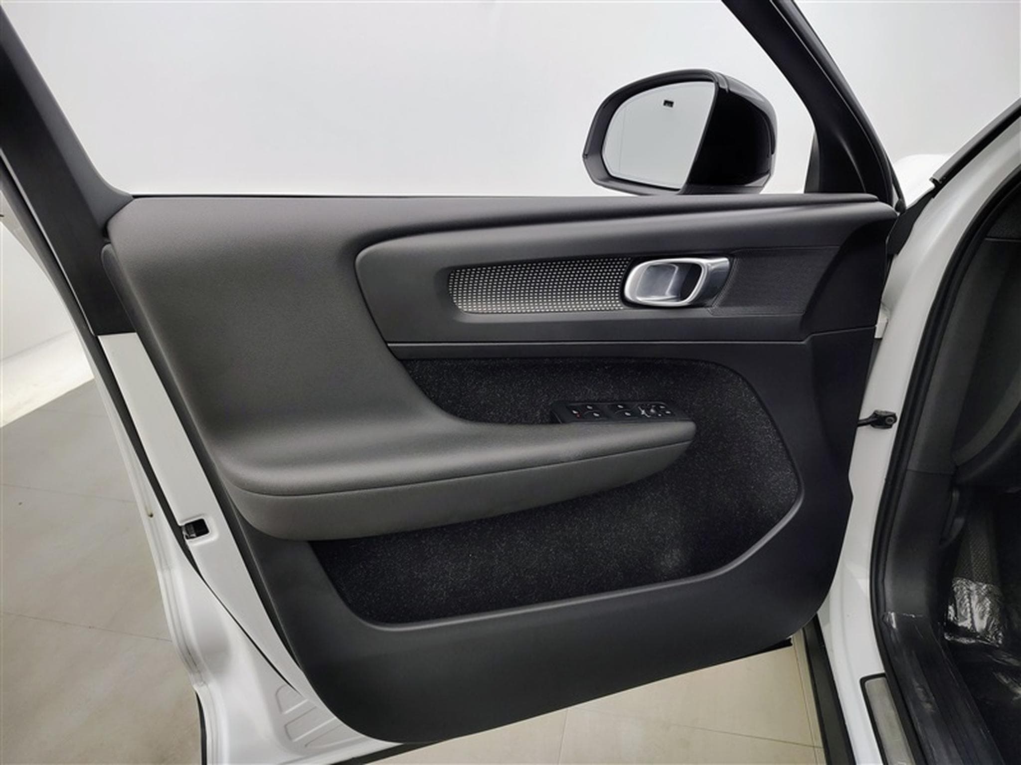 Volvo XC40 1.5 T3 R-Design NAVI / FULL LED / TOIT PANO /PDC AR / JA 18" (2019) - Photo 16