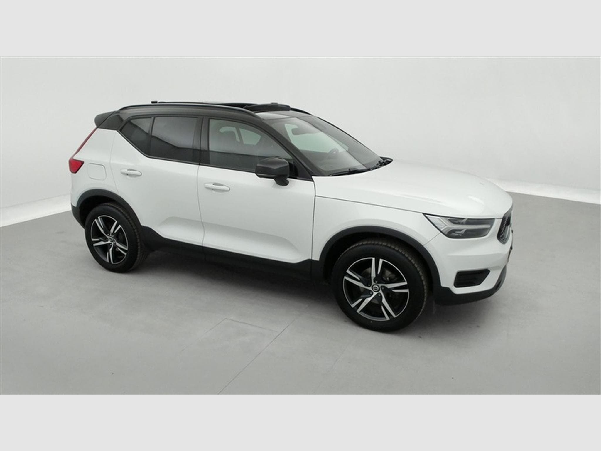 Volvo XC40 1.5 T3 R-Design NAVI / FULL LED / TOIT PANO /PDC AR / JA 18" (2019) - Photo 24