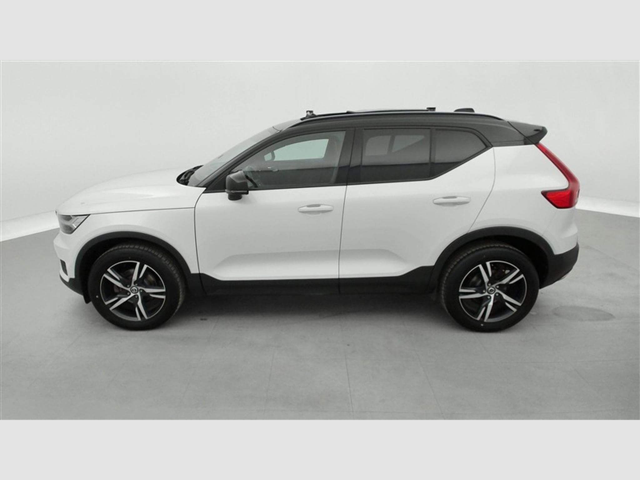 Volvo XC40 1.5 T3 R-Design NAVI / FULL LED / TOIT PANO /PDC AR / JA 18" (2019) - Photo 3