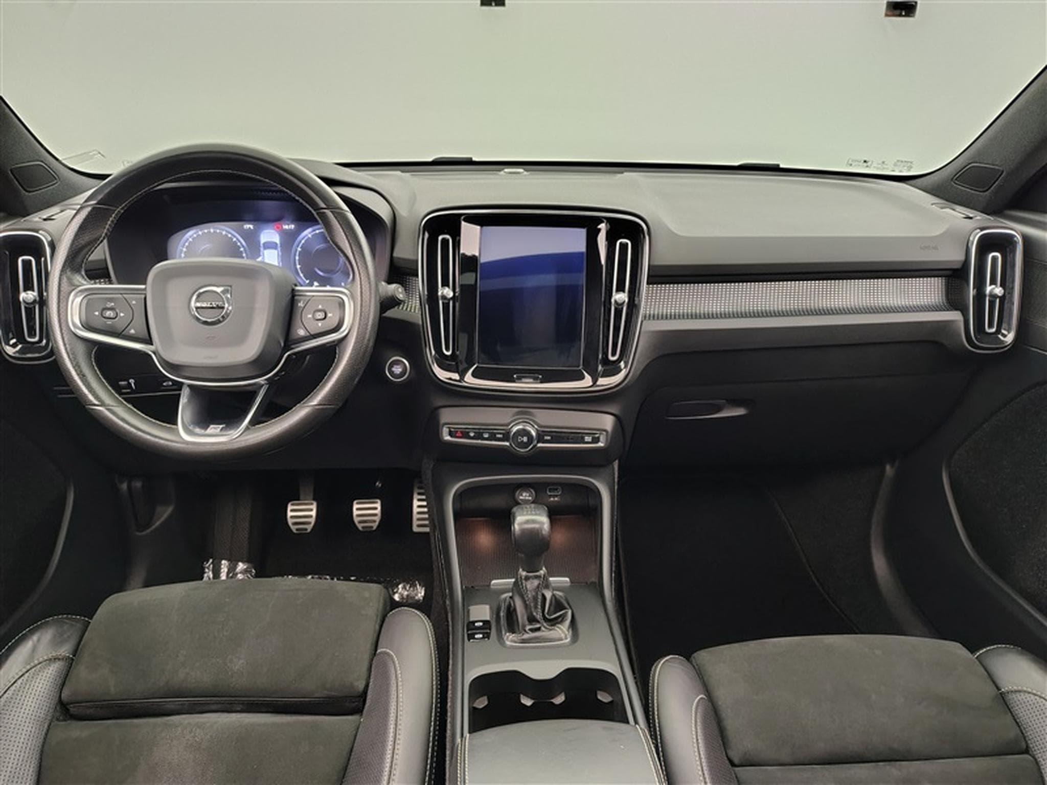 Volvo XC40 1.5 T3 R-Design NAVI / FULL LED / TOIT PANO /PDC AR / JA 18" (2019) - Photo 8