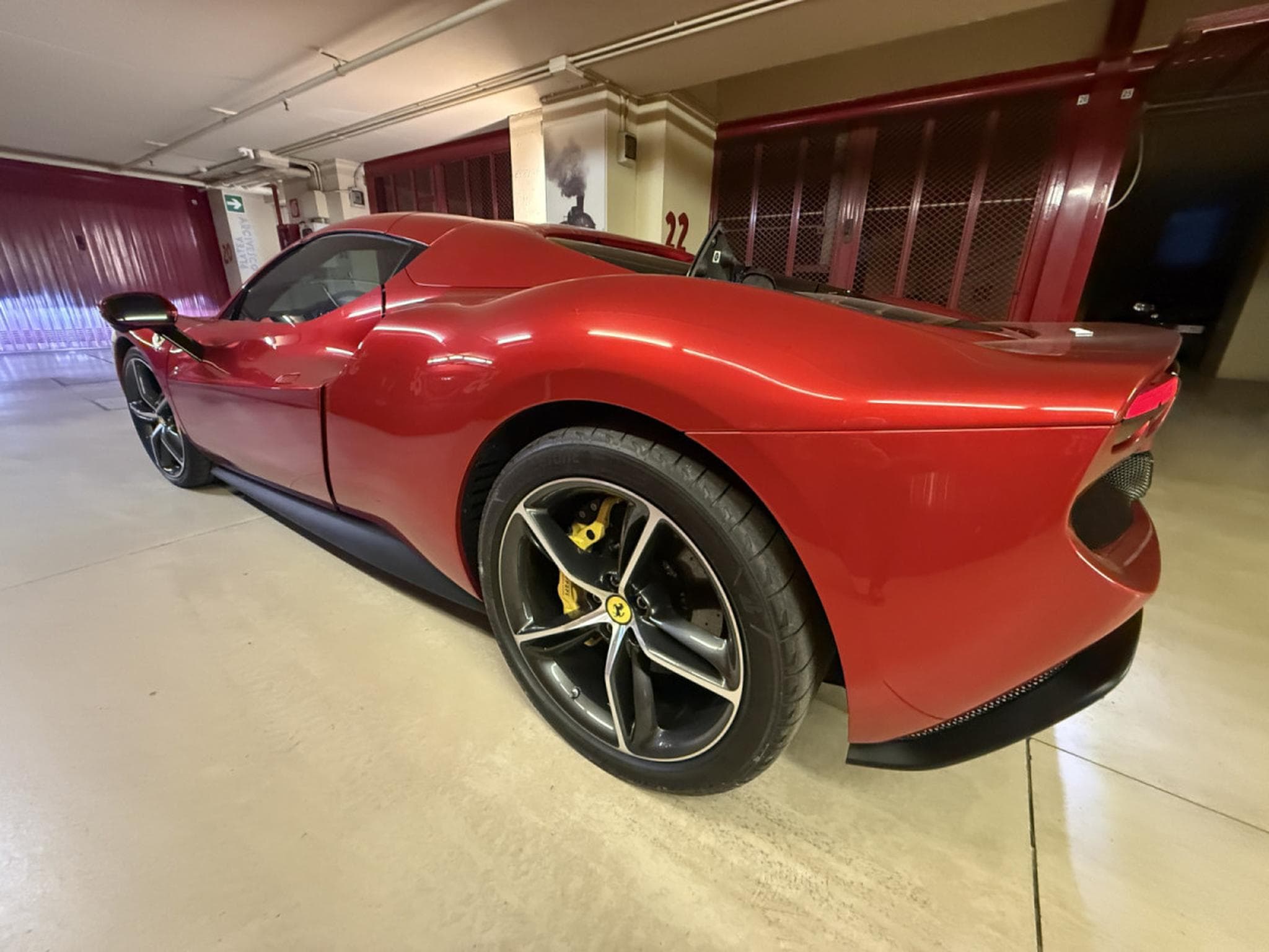 Ferrari 296 GTS GTS / ROSSO MAGMA / ADAS (2025) - Photo 4