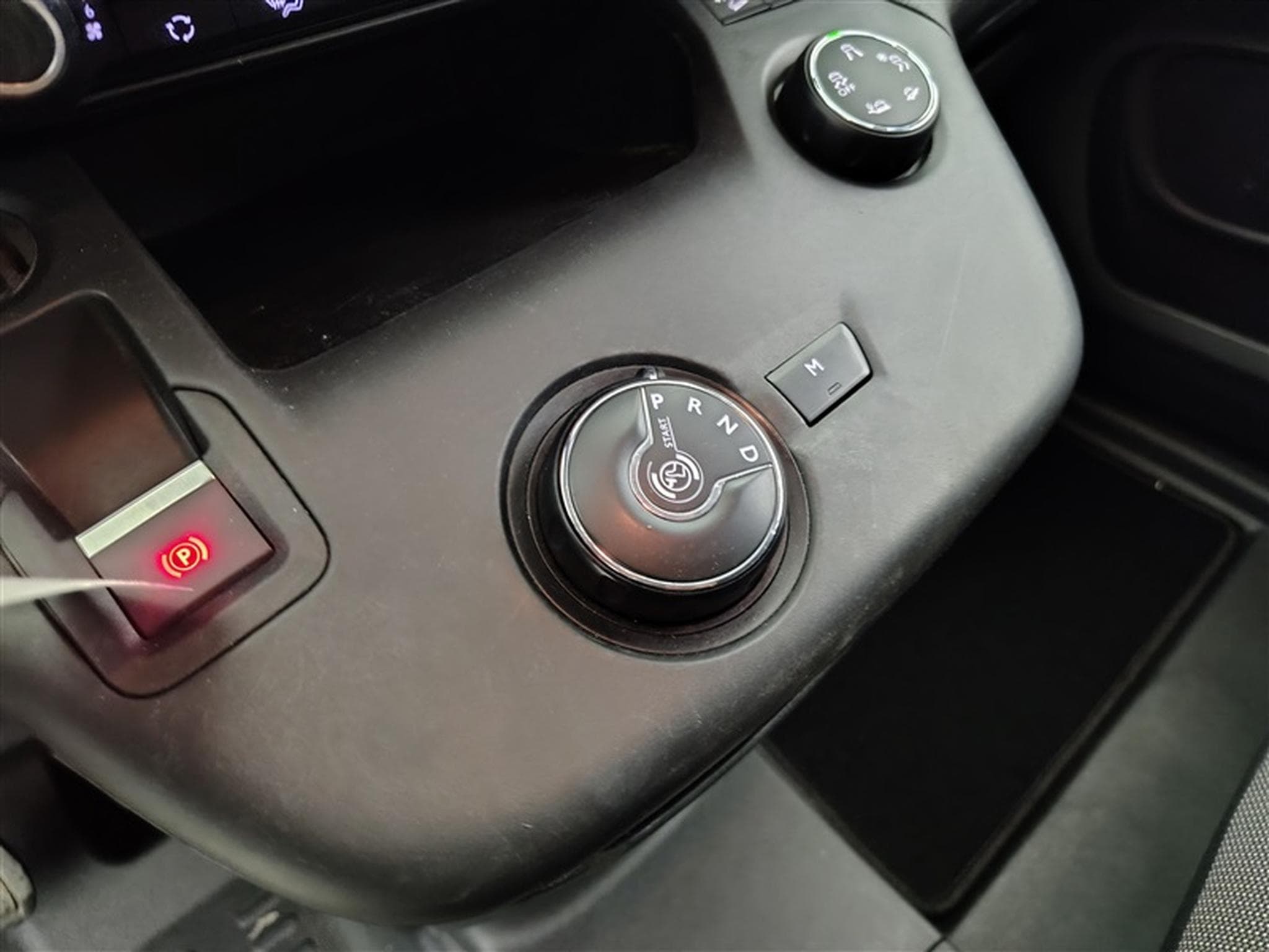 Citroen Berlingo 1.2 PureTech 130cv EAT8 Worker 3pl. NAVI / PDC AR (2020) - Photo 12