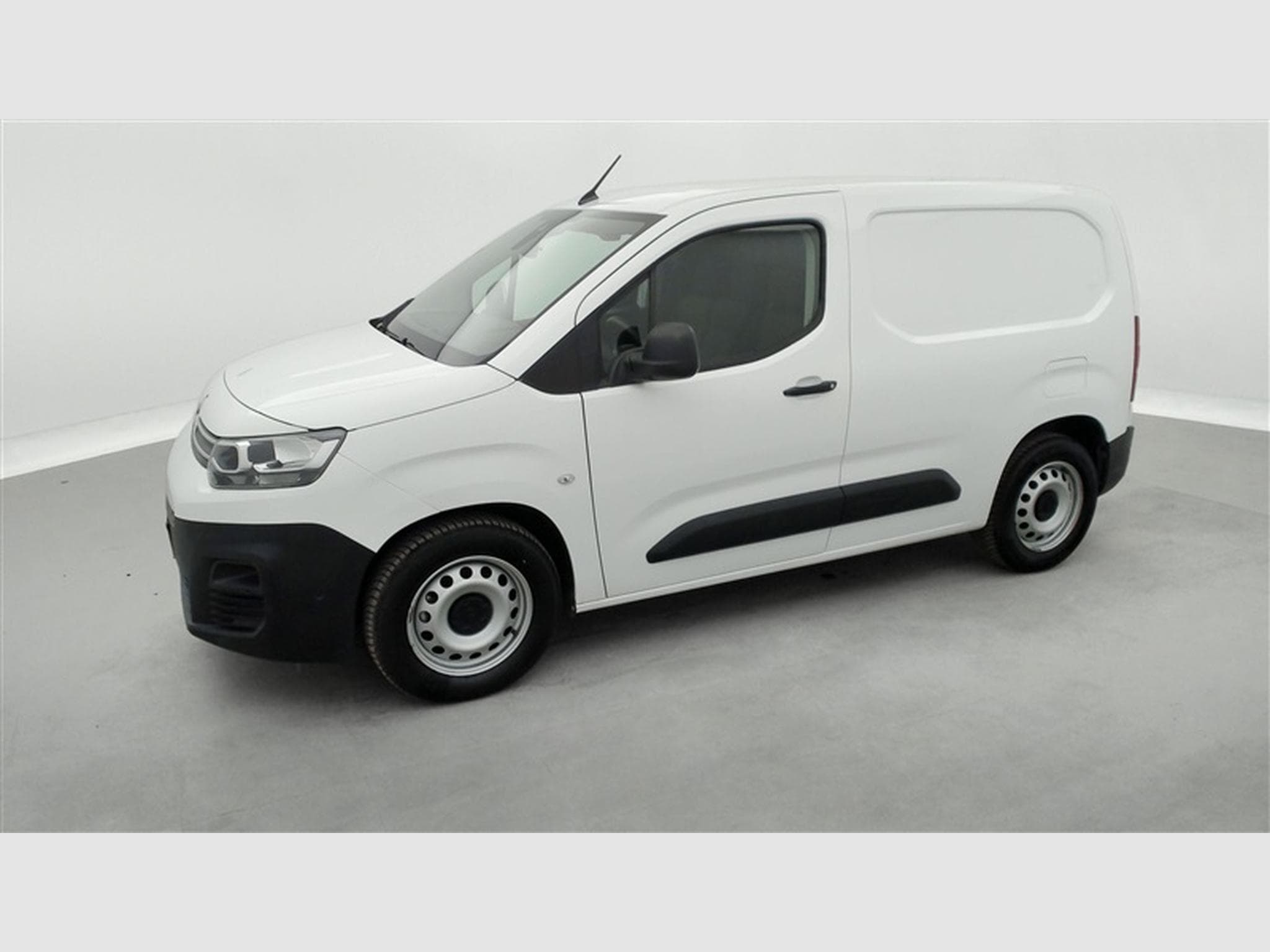 Citroen Berlingo 1.2 PureTech 130cv EAT8 Worker 3pl. NAVI / PDC AR (2020) - Photo 21