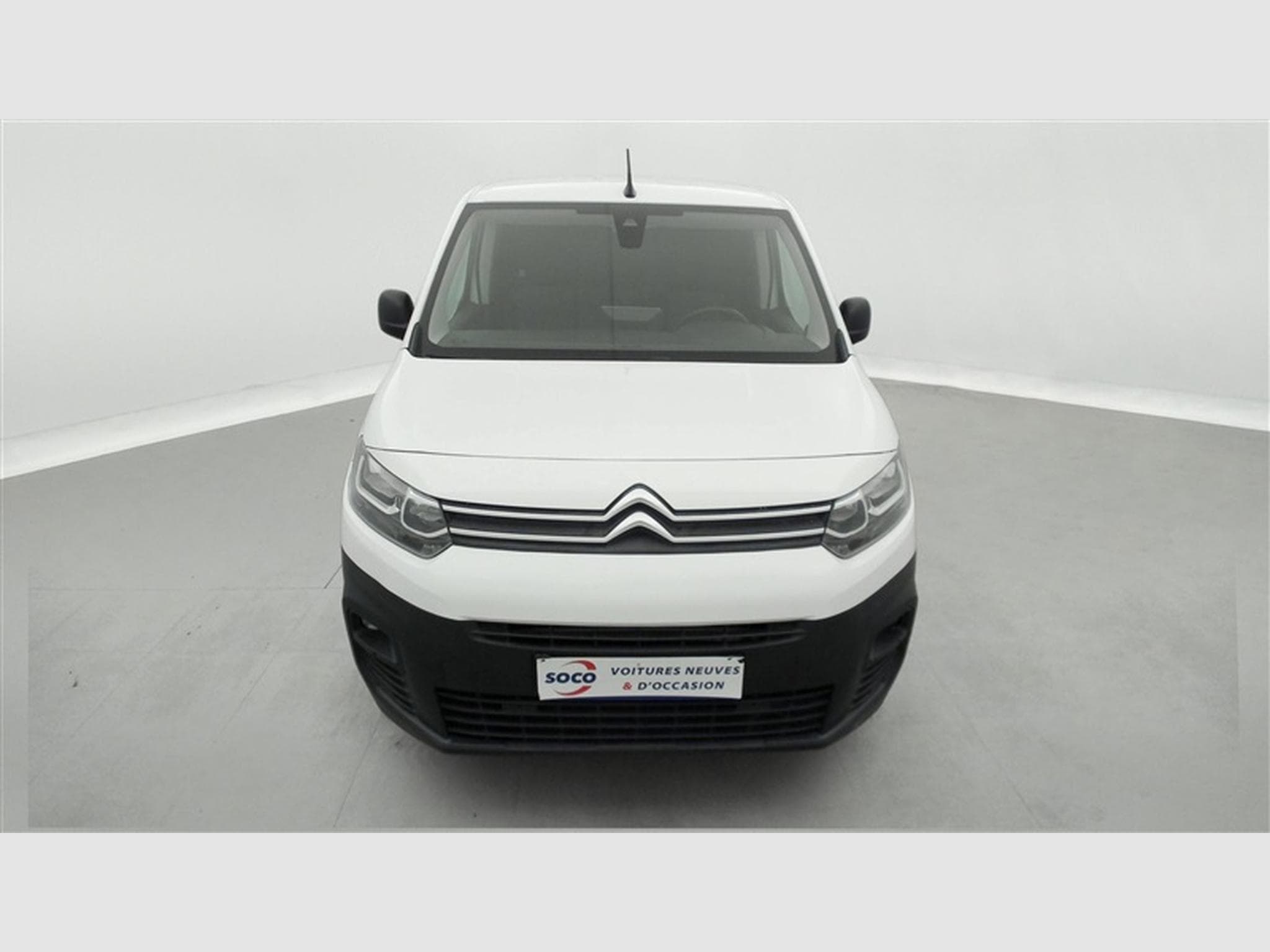 Citroen Berlingo 1.2 PureTech 130cv EAT8 Worker 3pl. NAVI / PDC AR (2020) - Photo 4