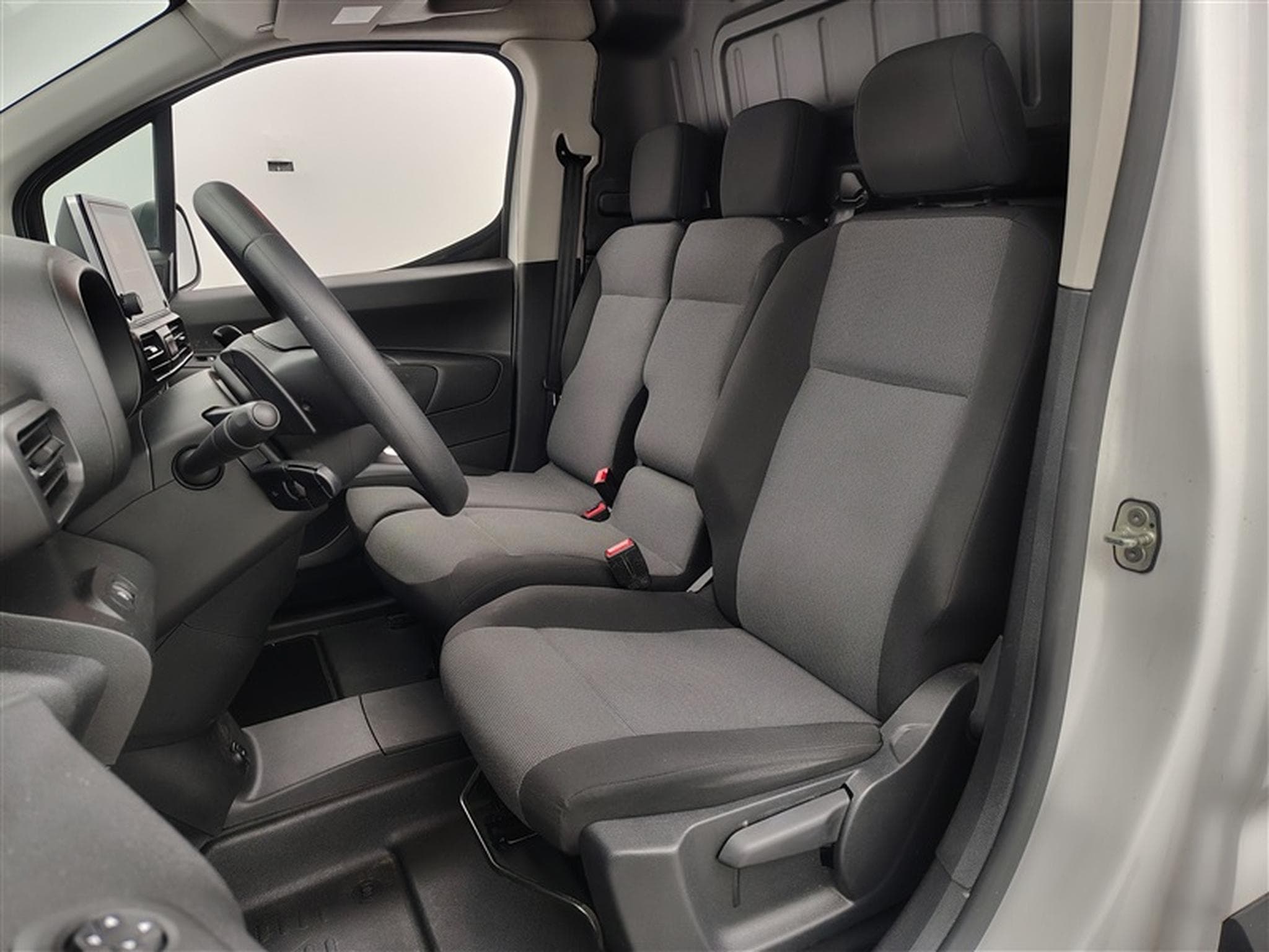 Citroen Berlingo 1.2 PureTech 130cv EAT8 Worker 3pl. NAVI / PDC AR (2020) - Photo 7