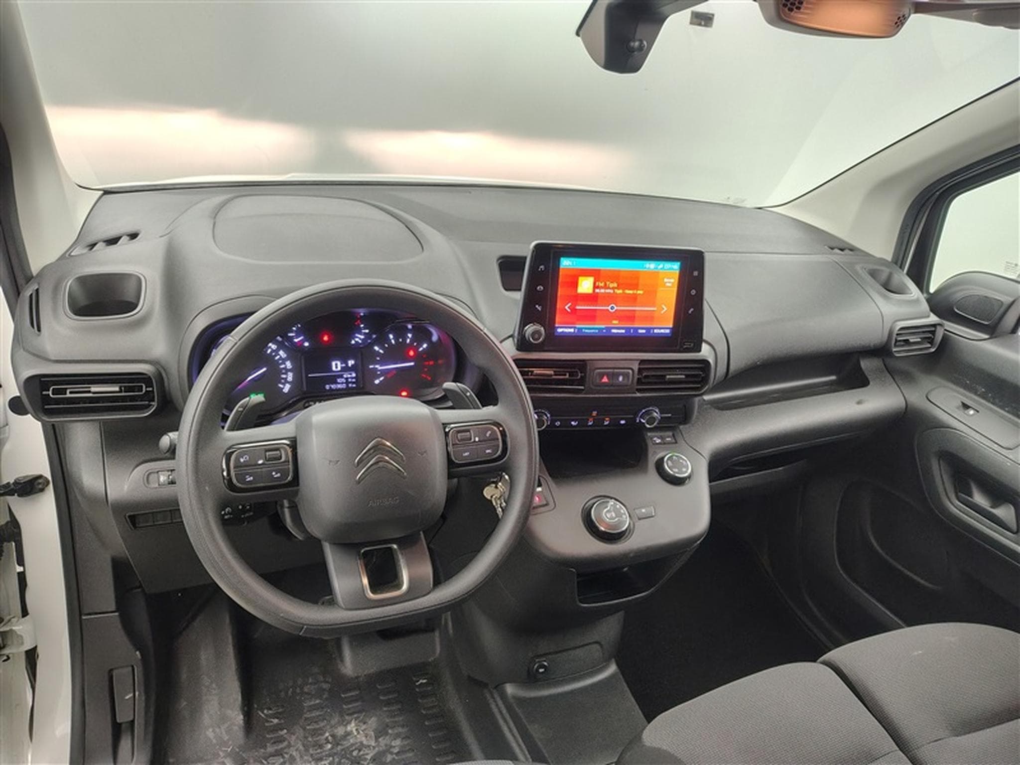 Citroen Berlingo 1.2 PureTech 130cv EAT8 Worker 3pl. NAVI / PDC AR (2020) - Photo 8