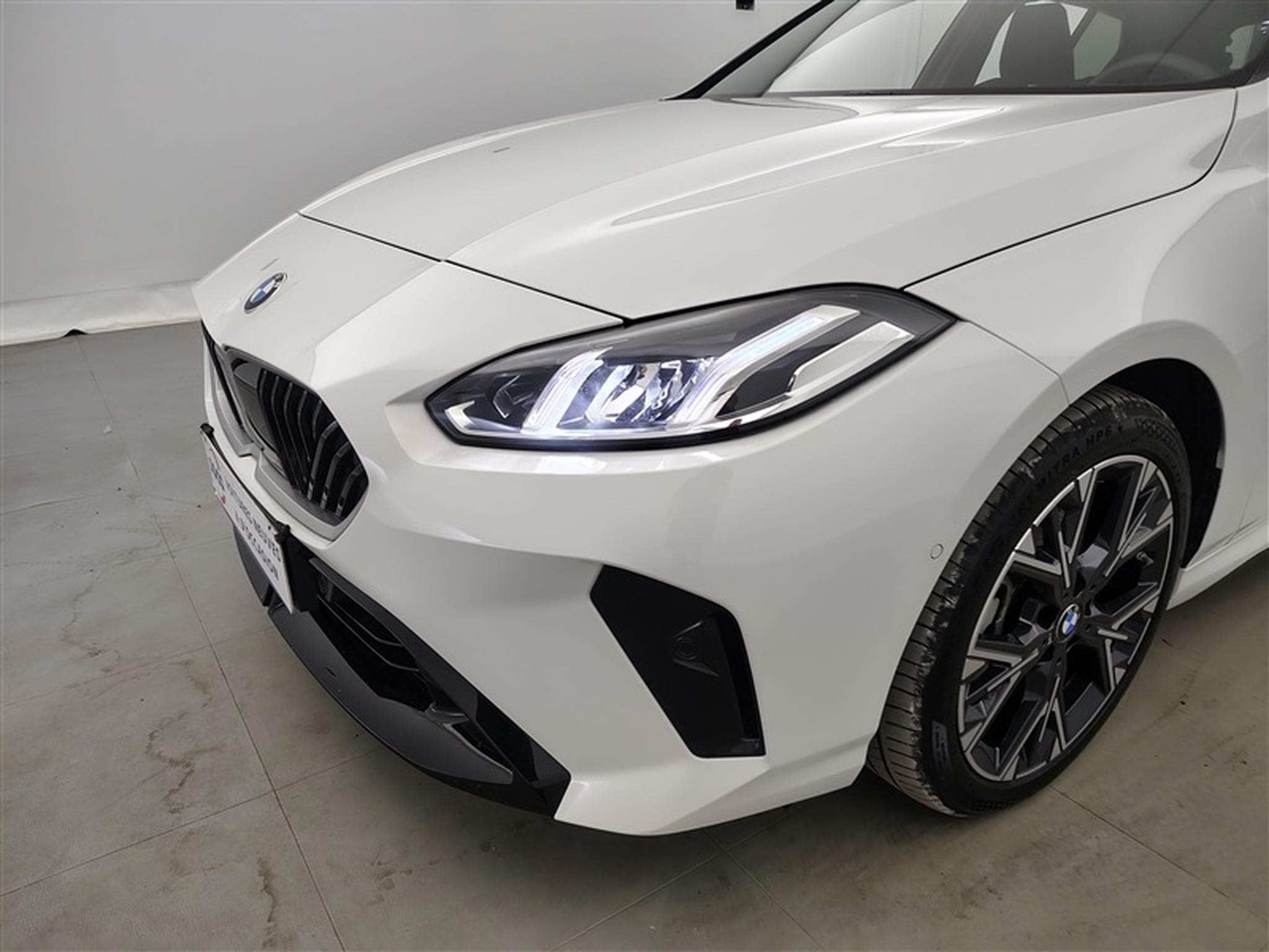 BMW 120 120iA Pack M NAVI / FULL LED / CAMERA / JA 18" (2025) - Photo 15