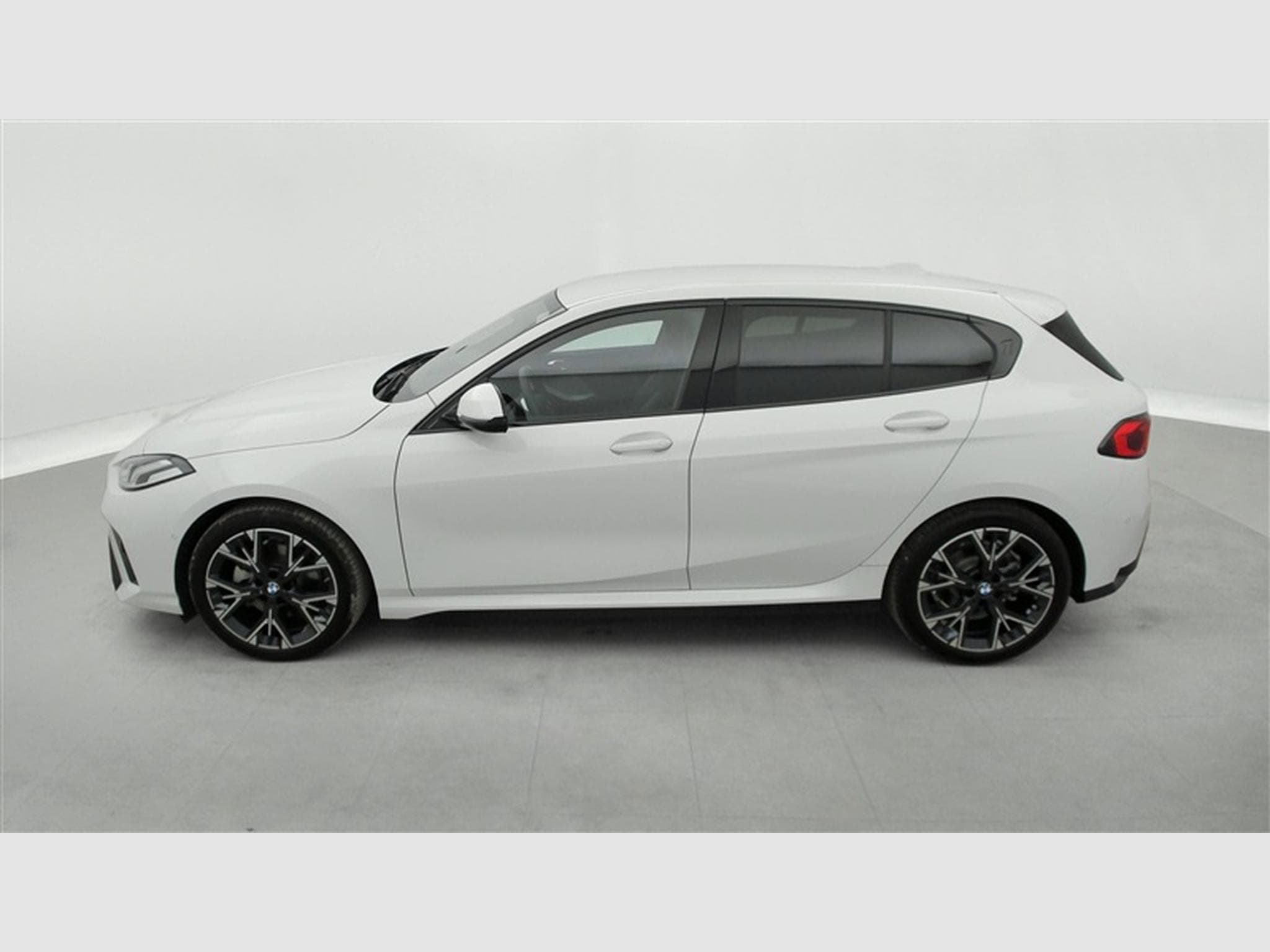 BMW 120 120iA Pack M NAVI / FULL LED / CAMERA / JA 18" (2025) - Photo 3