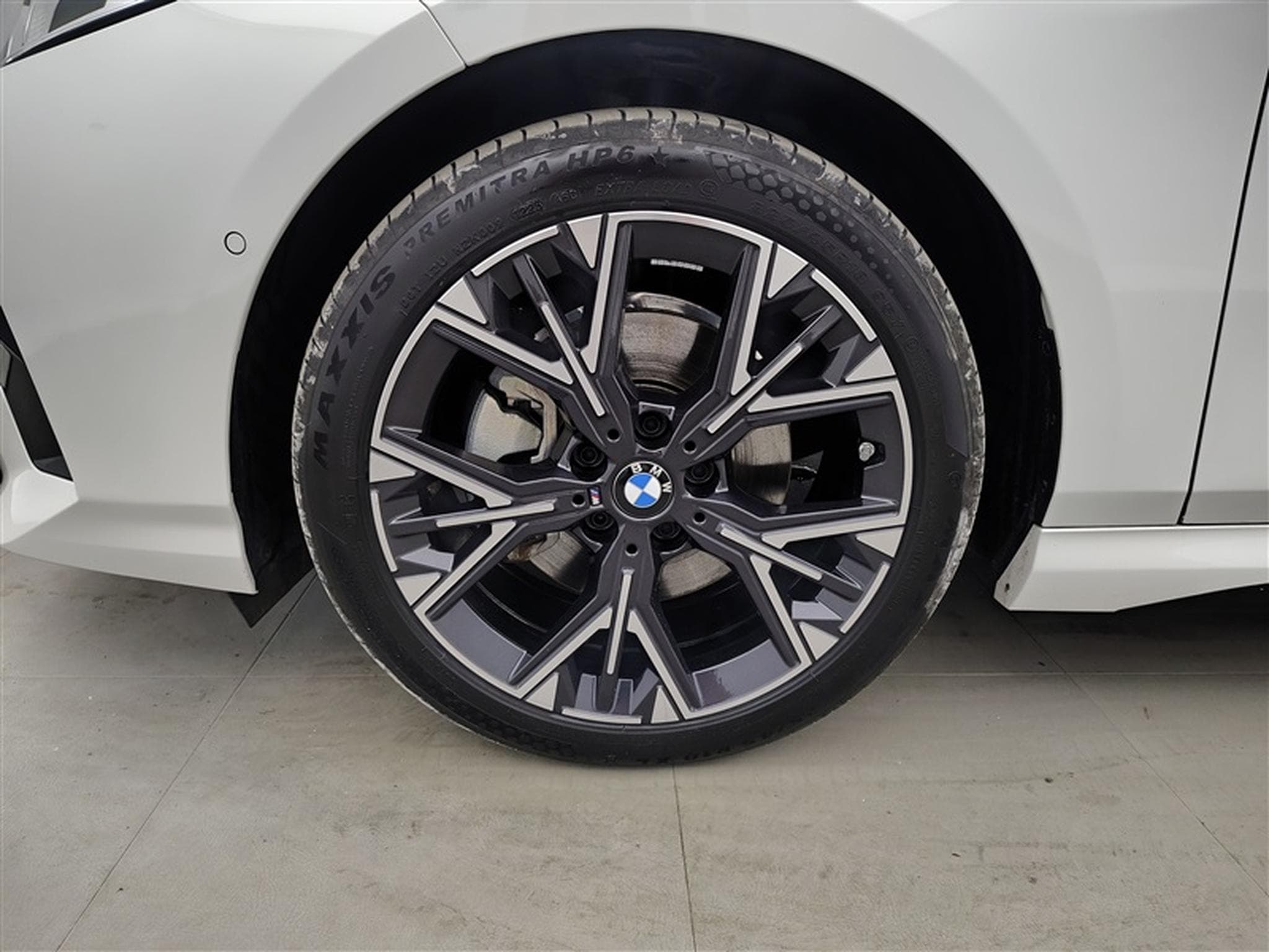 BMW 120 120iA Pack M NAVI / FULL LED / CAMERA / JA 18" (2025) - Photo 6