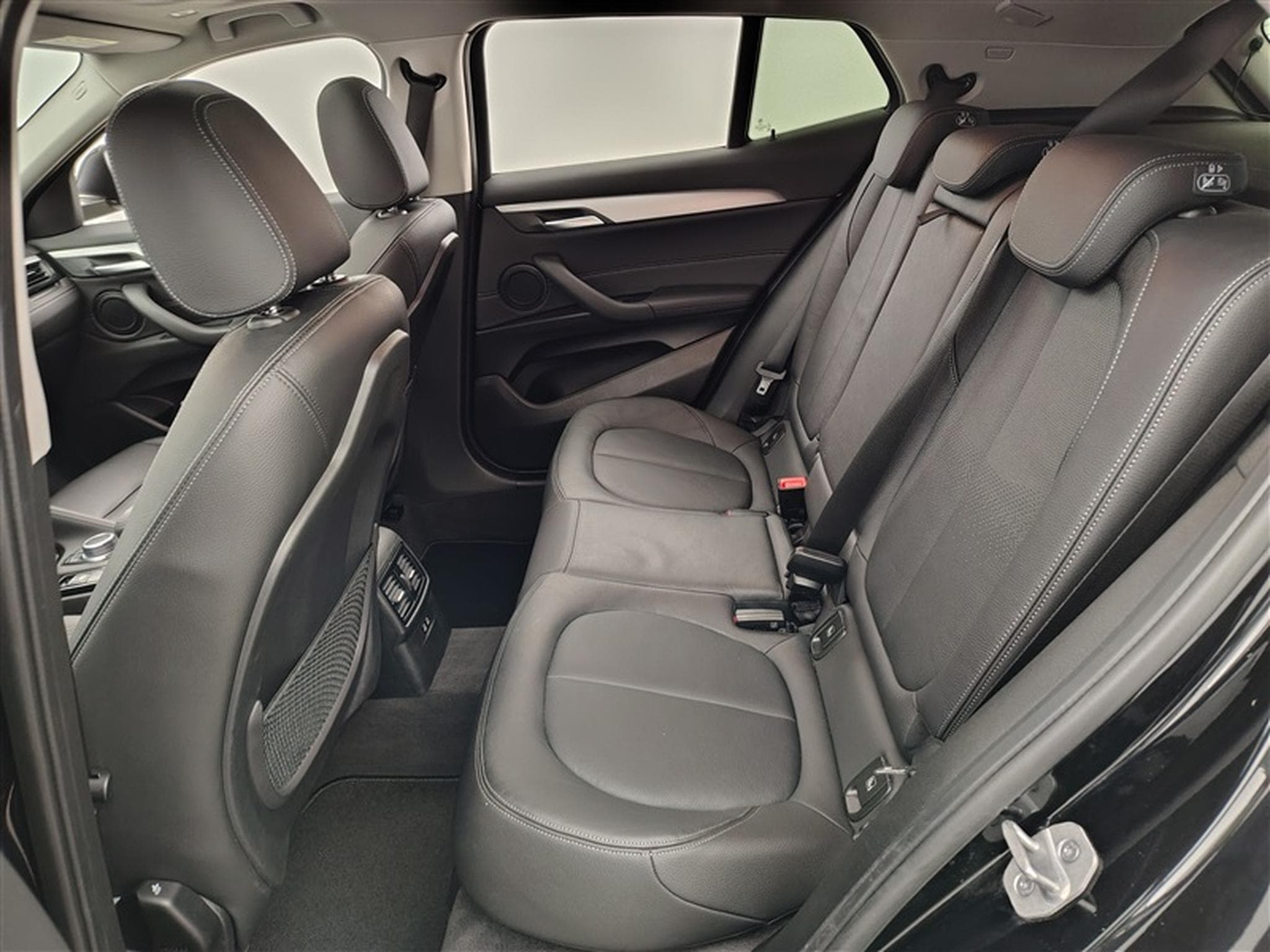 BMW X2 1.5i sDrive18 Business CUIR/NAVI/TO PANO/FULL LED/JA17 (2021) - Photo 13