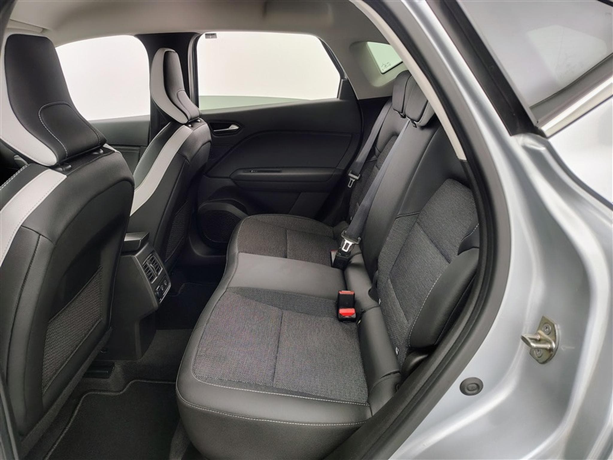 Renault Captur 1.33 TCe MHEV Techno EDC GPF (2023) - Photo 13