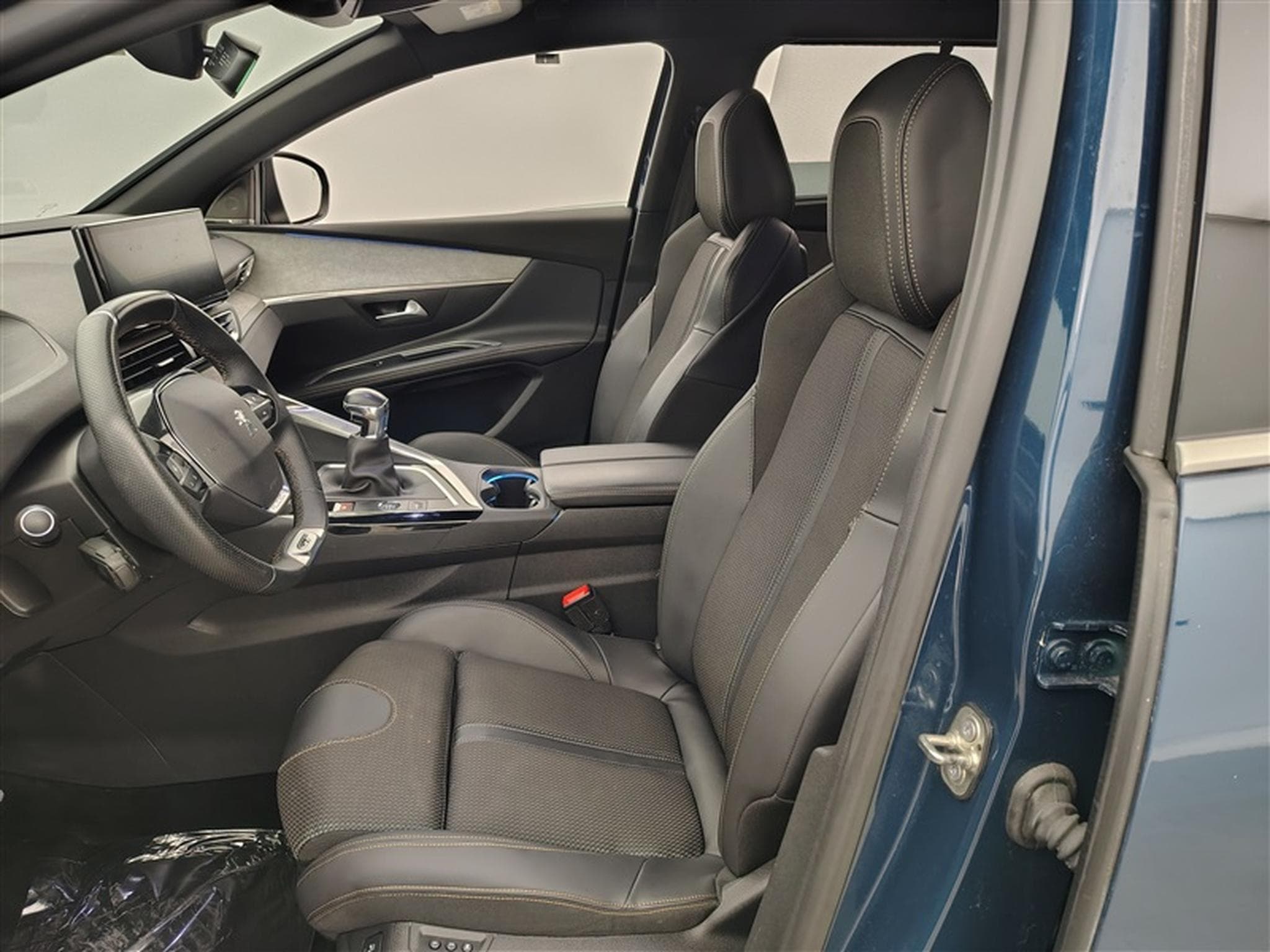 Peugeot 5008 1.2  7Pl GT-Line Navi / Led / PDC+Caméra (2023) - Photo 7