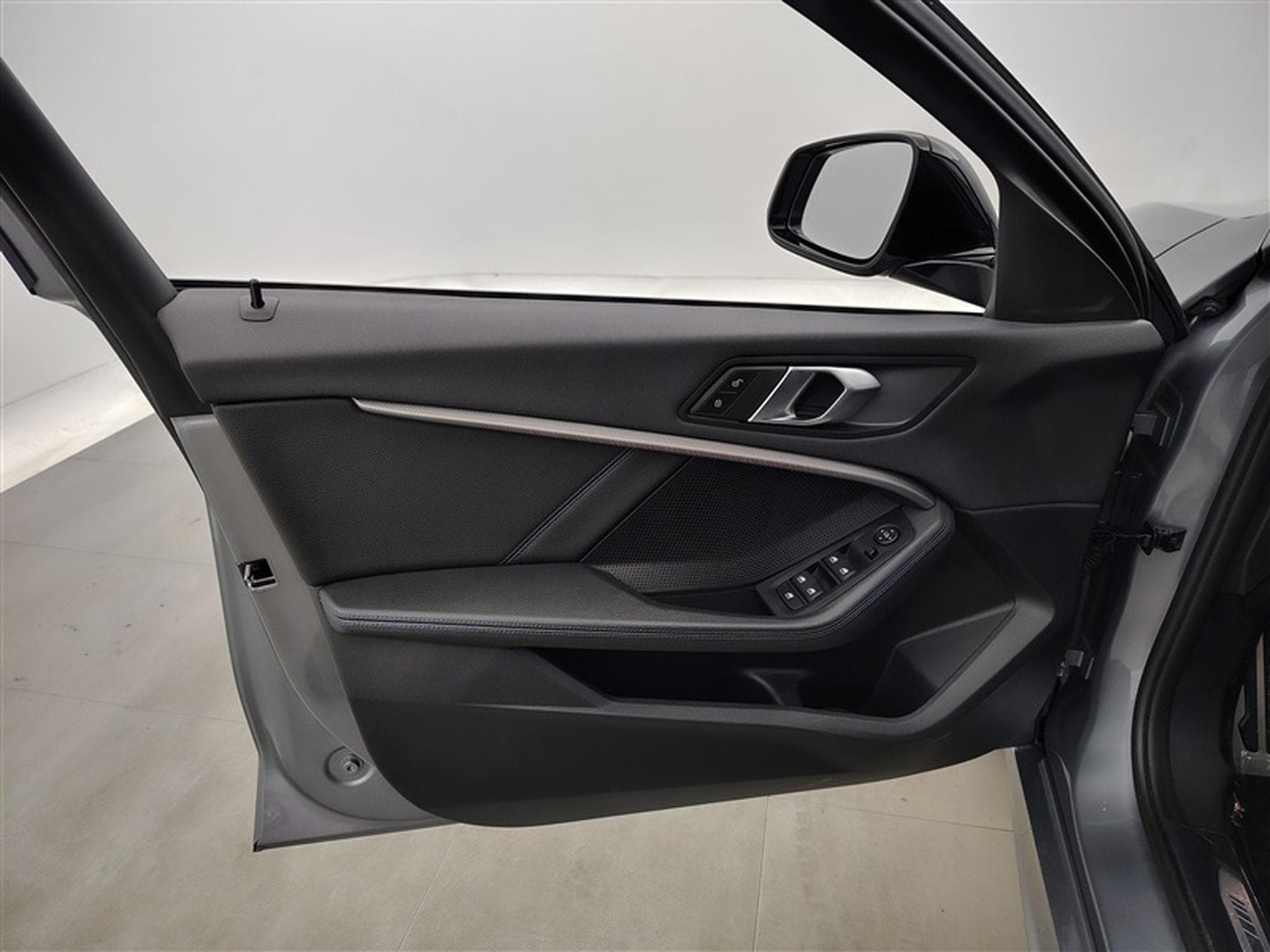 BMW 116 iA PACK M *NAVI/FULL LED/TOIT PANO/PDC AV ARR* (2023) - Photo 17