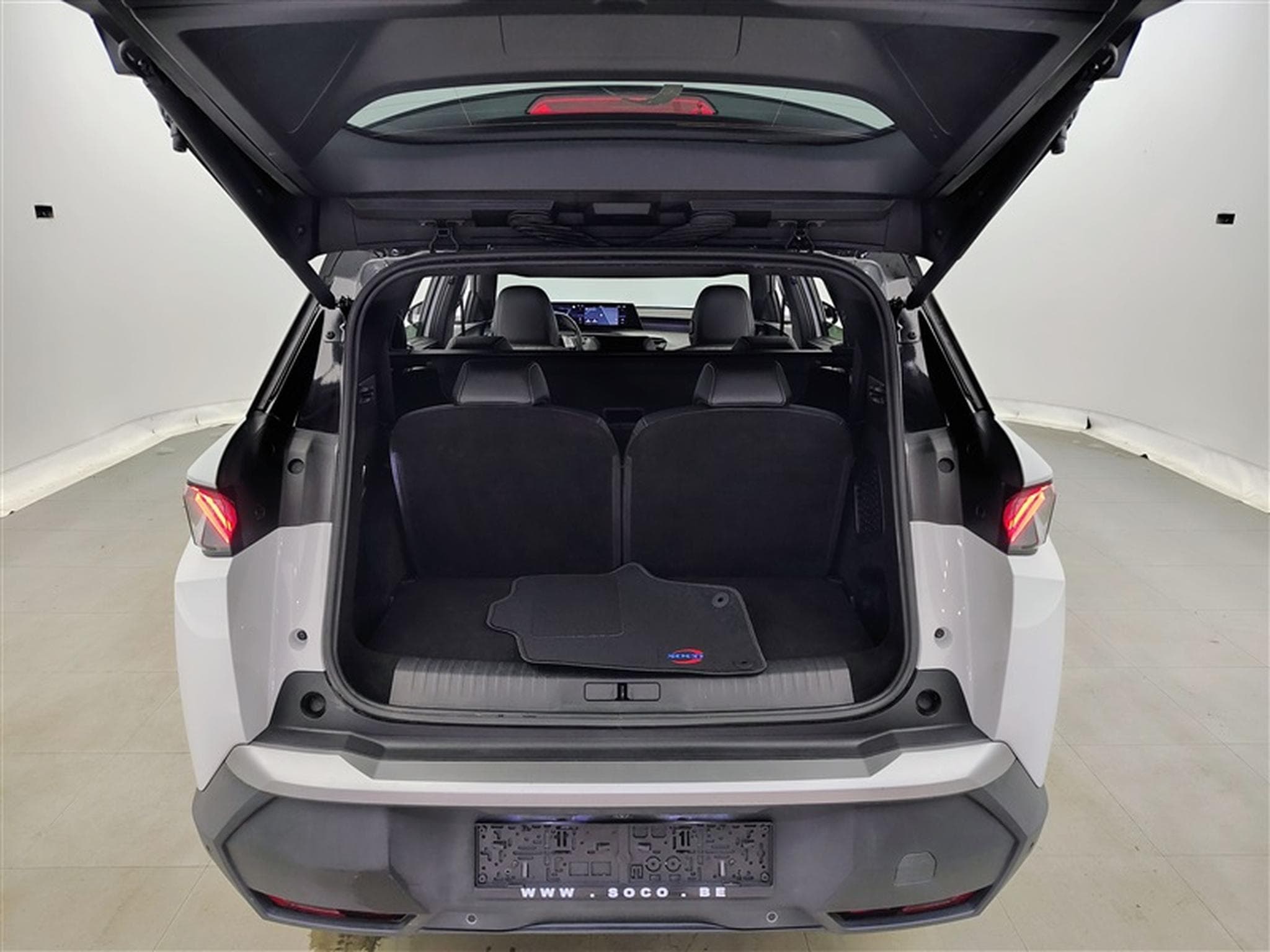 Peugeot 5008 1.2 Hybrid 145Cv e-DCS6 GT 7PL / NAVI / CARPLAY / CAMERA (2025) - Photo 14