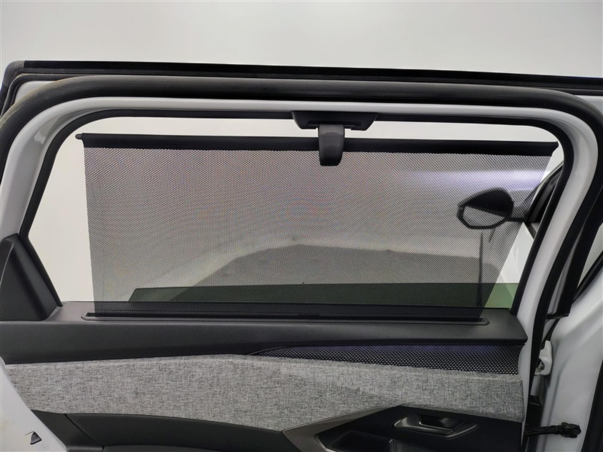 Peugeot 5008 1.2 Hybrid 145Cv e-DCS6 GT 7PL / NAVI / CARPLAY / CAMERA (2025) - Photo 19