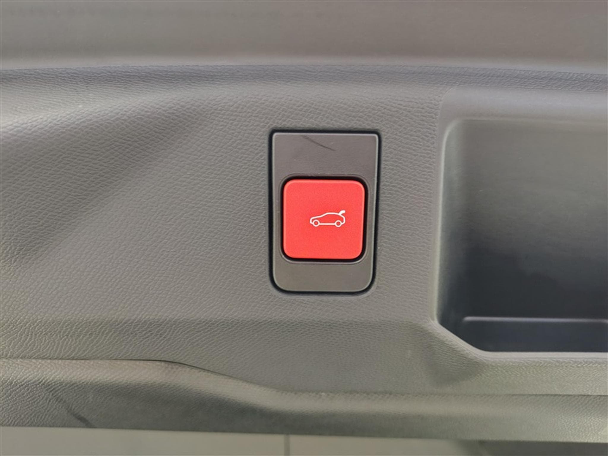 Peugeot 5008 1.2 Hybrid 145Cv e-DCS6 GT 7PL / NAVI / CARPLAY / CAMERA (2025) - Photo 20