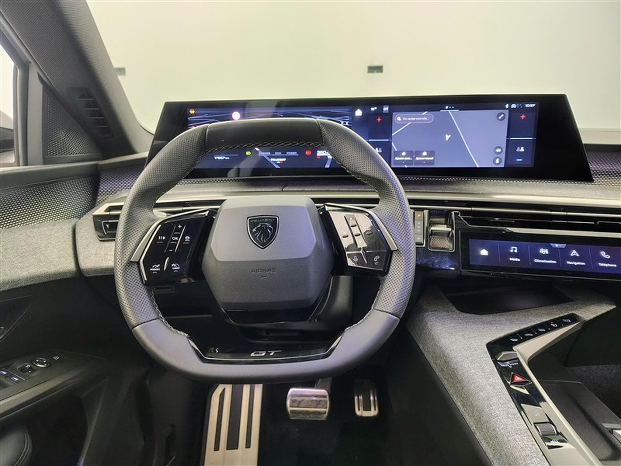 Peugeot 5008 1.2 Hybrid 145Cv e-DCS6 GT 7PL / NAVI / CARPLAY / CAMERA (2025) - Photo 9