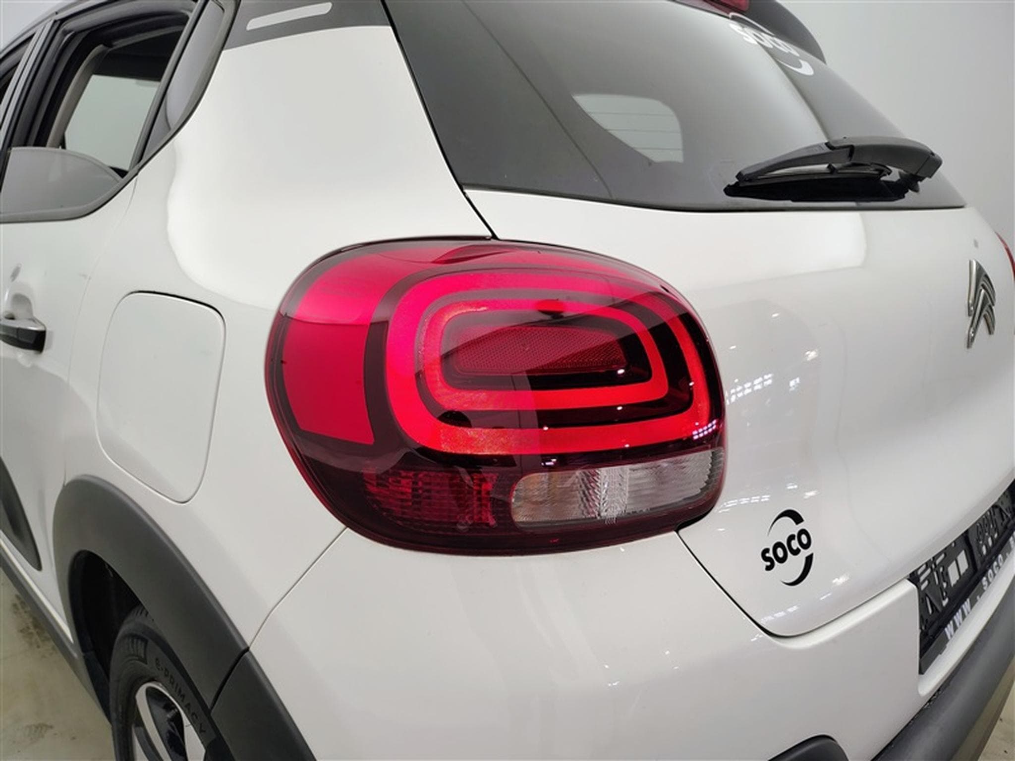Citroen C3 1.2i PureTech Shine CARPLAY / FULL LED / JA 16" (2023) - Photo 16