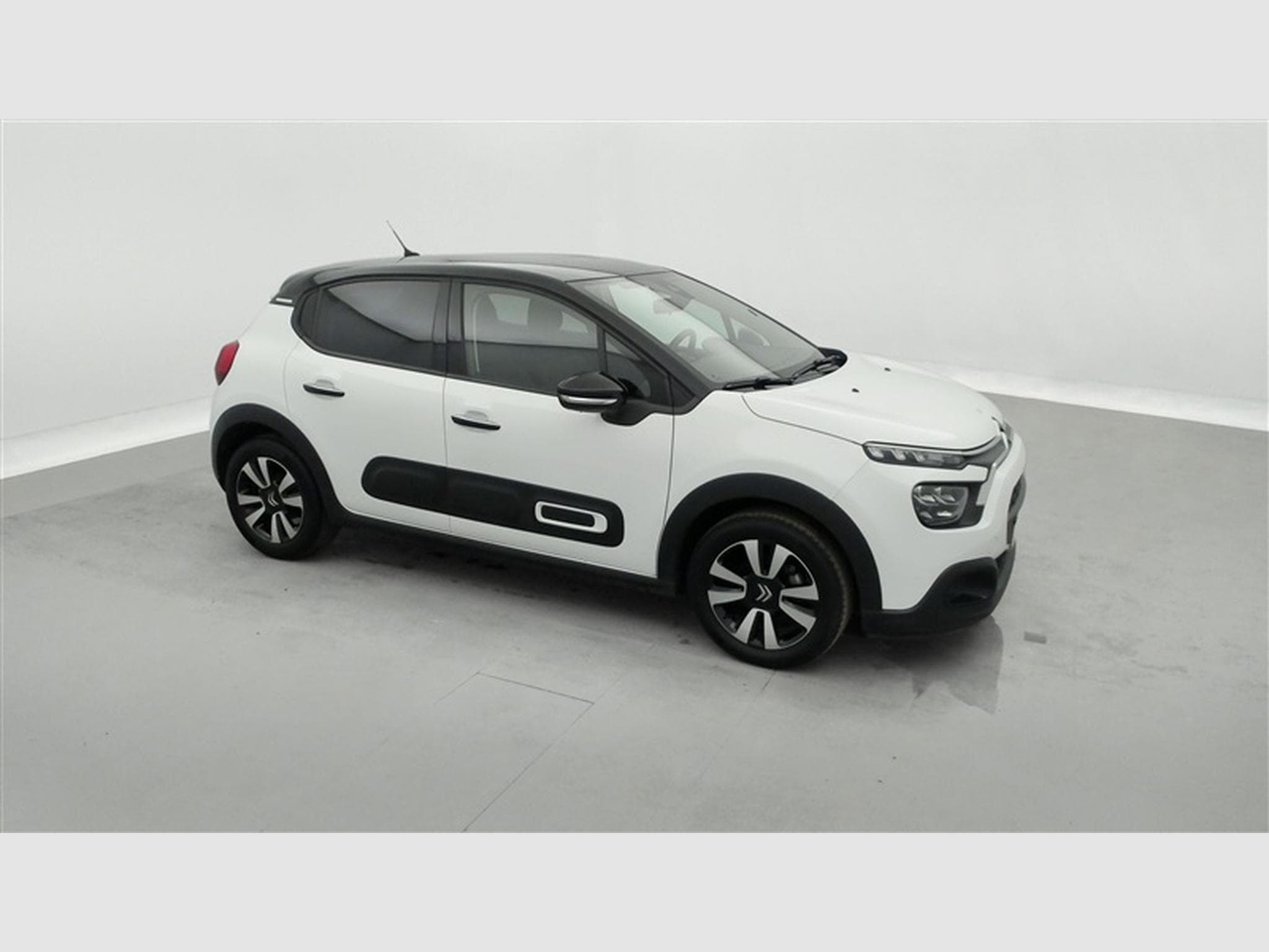 Citroen C3 1.2i PureTech Shine CARPLAY / FULL LED / JA 16" (2023) - Photo 23