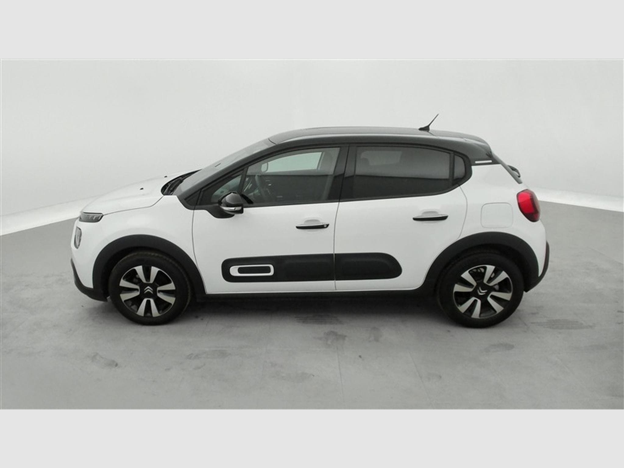 Citroen C3 1.2i PureTech Shine CARPLAY / FULL LED / JA 16" (2023) - Photo 3