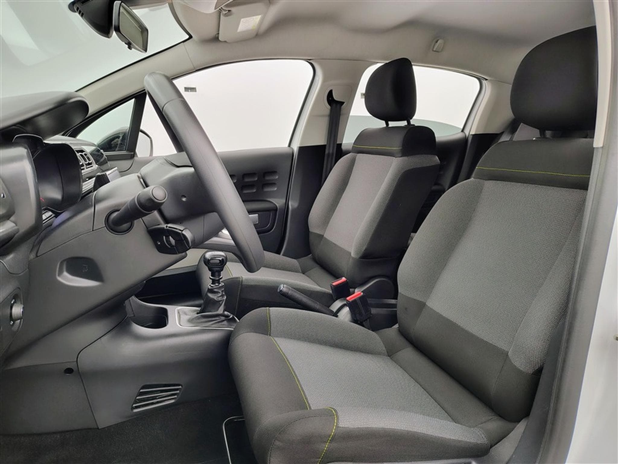 Citroen C3 1.2i PureTech Shine CARPLAY / FULL LED / JA 16" (2023) - Photo 7