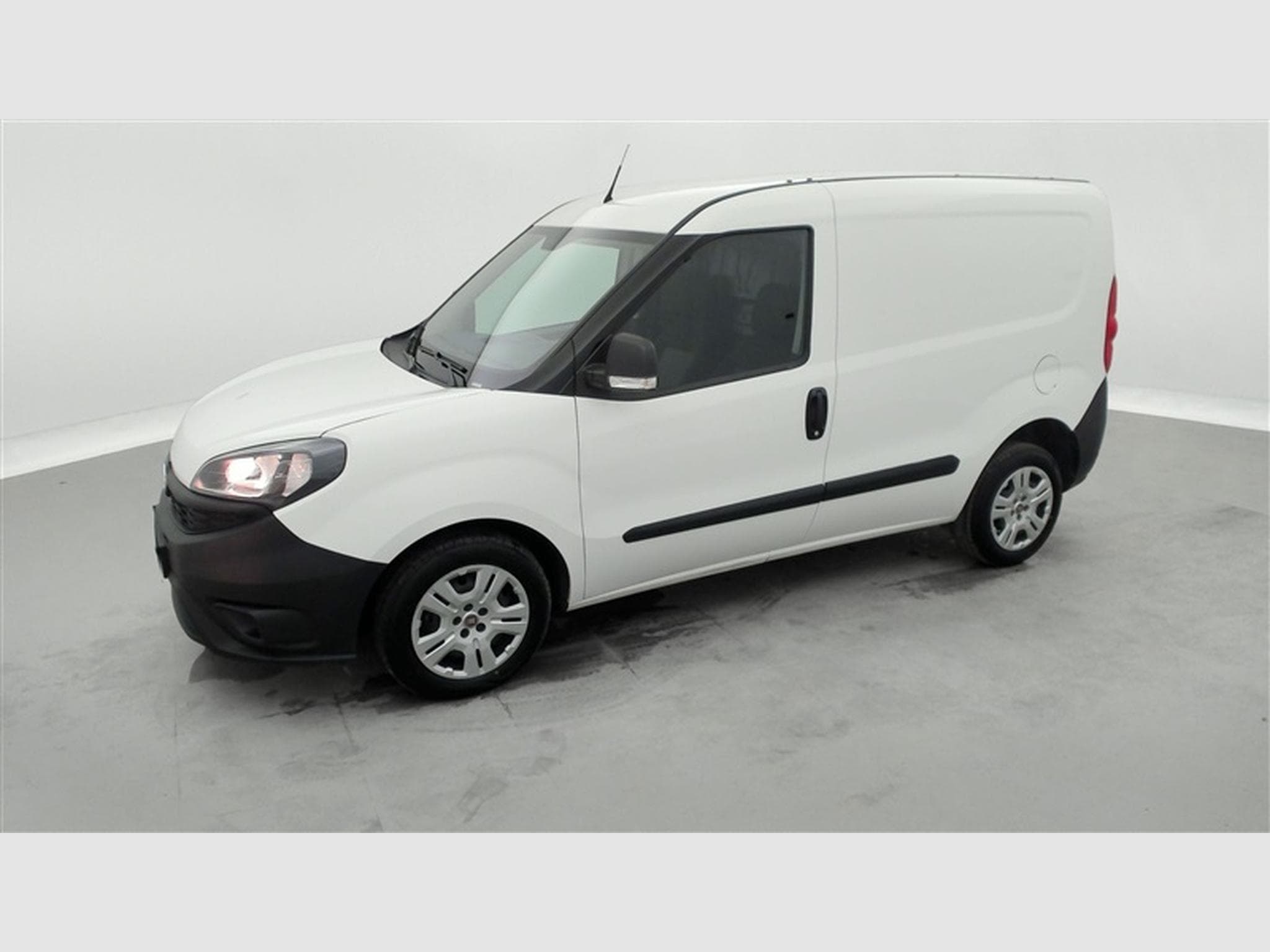 Fiat Doblo 1.6 MJET Cargo CLIM (2023) - Photo 19