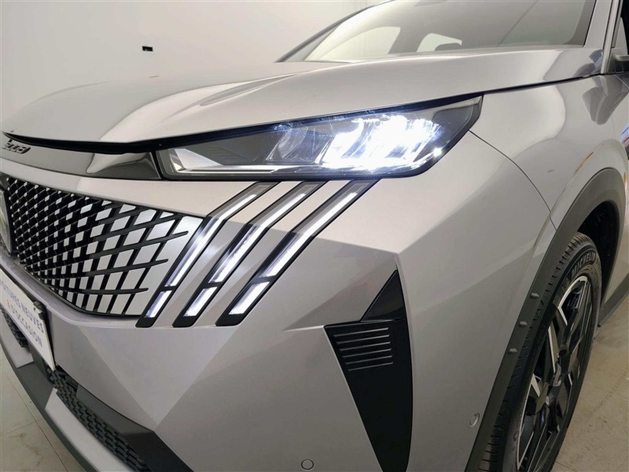 Peugeot 5008 1.2 HYBRID 145cv e-DSC6 Allure 7PL (2025) - Photo 15