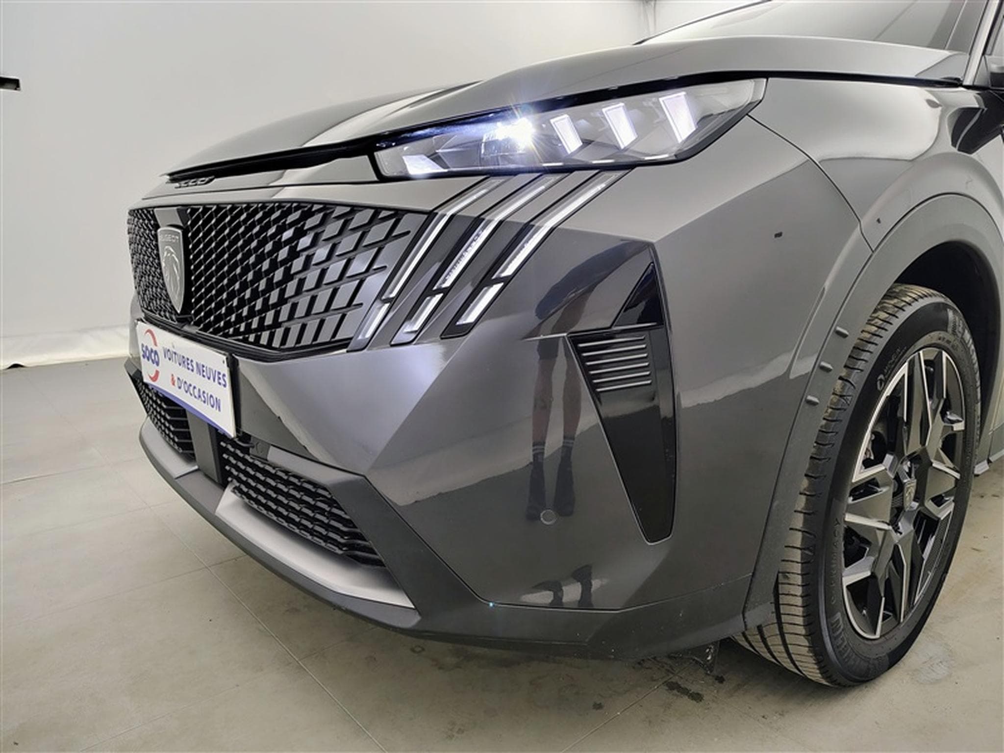 Peugeot 5008 1.2 Hybrid 145Cv e-DCS6 GT 7PL / NAVI / CARPLAY / CAMERA (2025) - Photo 15