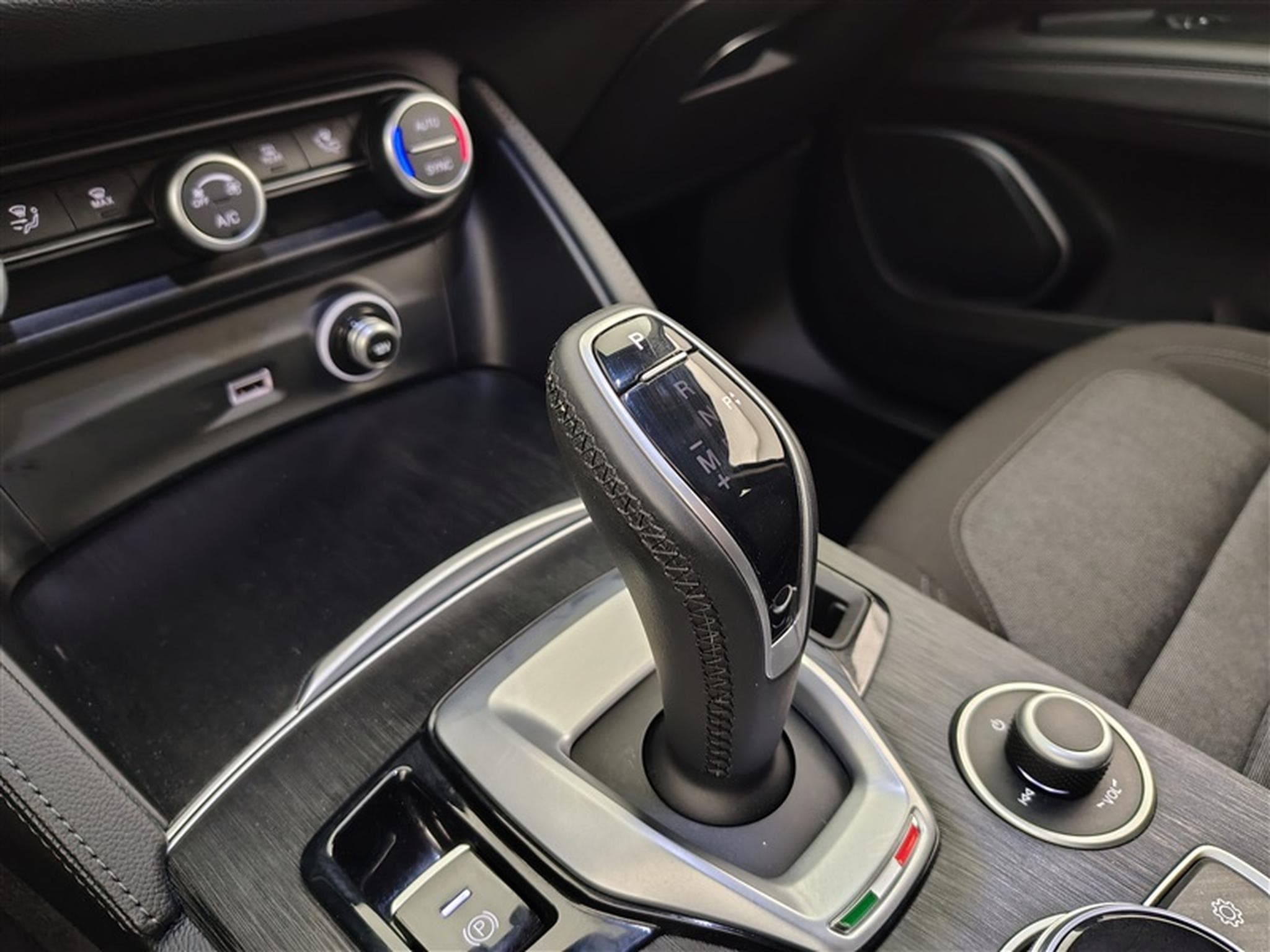 Alfa-Romeo Stelvio 2.2 MJD Sprint (2021) - Photo 12