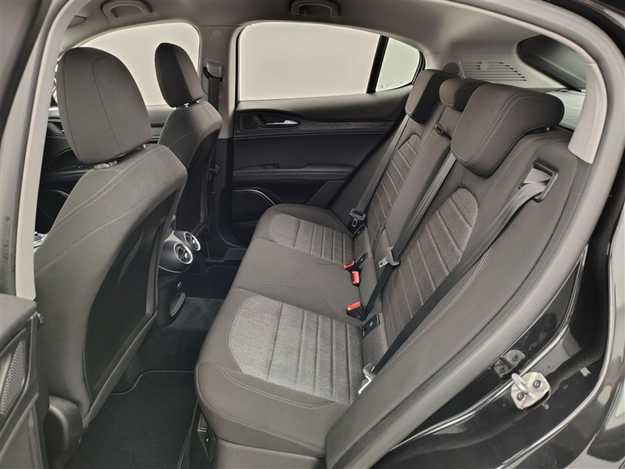 Alfa-Romeo Stelvio 2.2 MJD Sprint (2021) - Photo 13