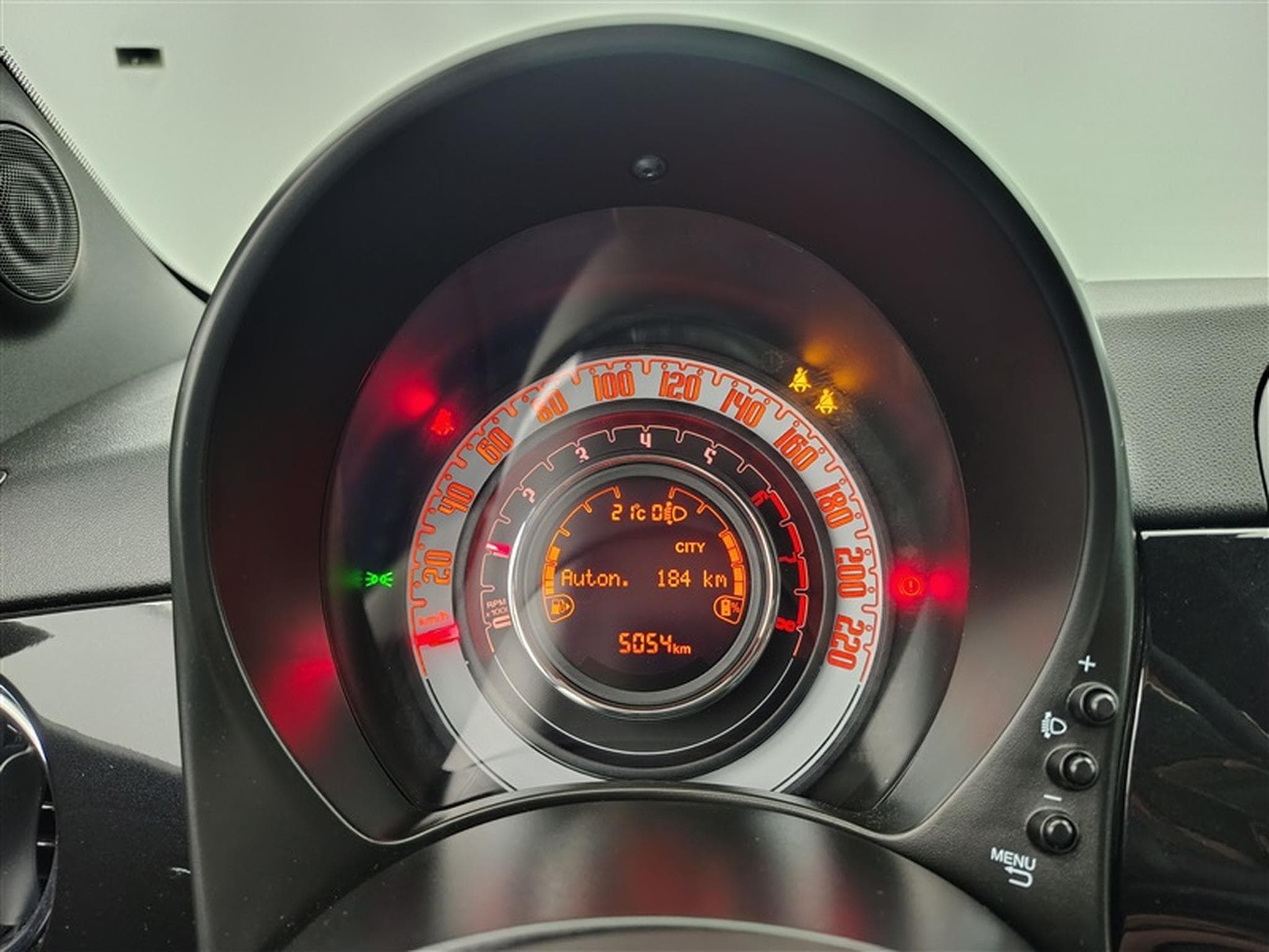 Fiat 500 1.0i MHEV Lounge CARPLAY / PDC AR / JA 15" (2023) - Photo 10
