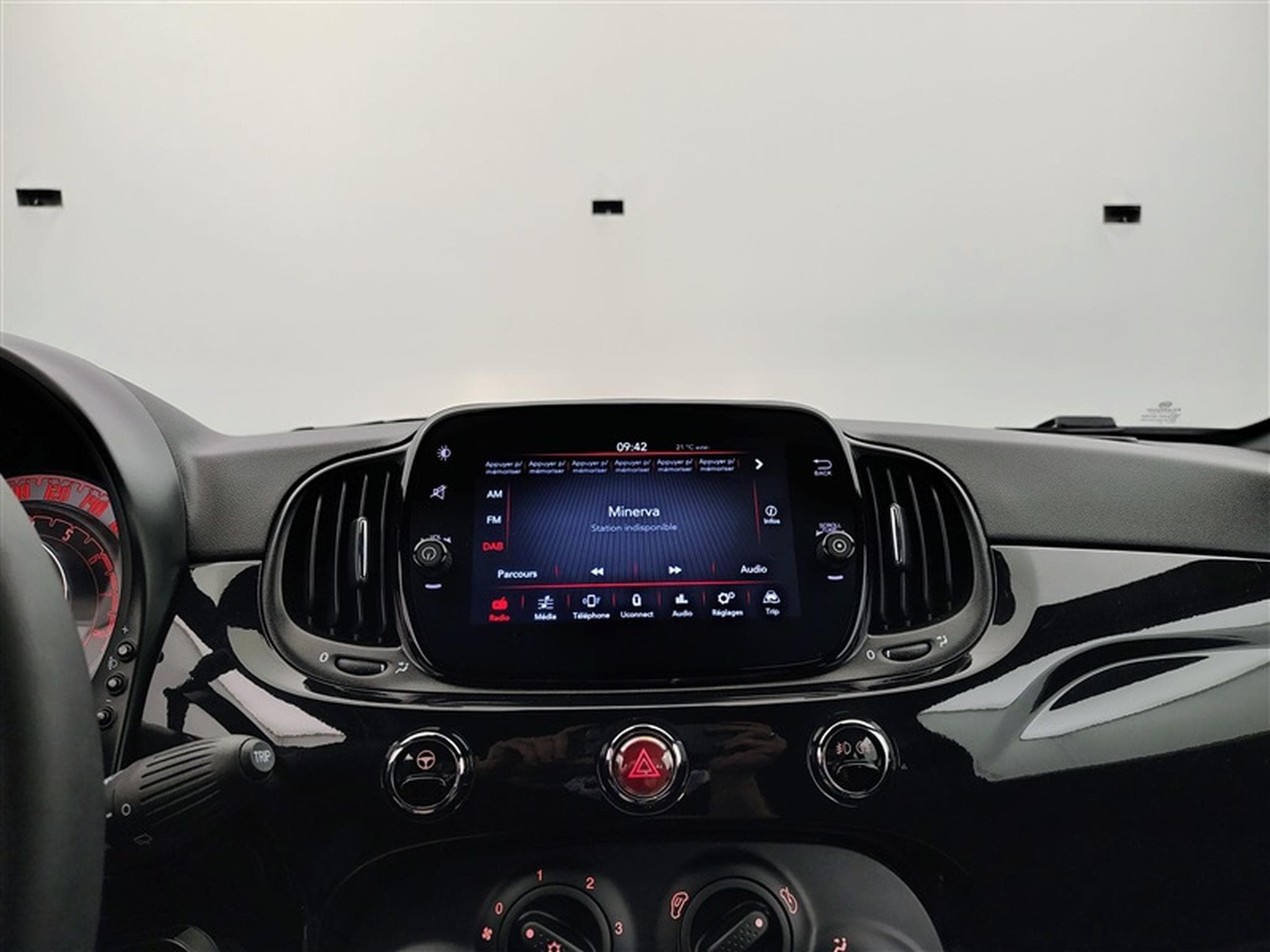 Fiat 500 1.0i MHEV Lounge CARPLAY / PDC AR / JA 15" (2023) - Photo 11