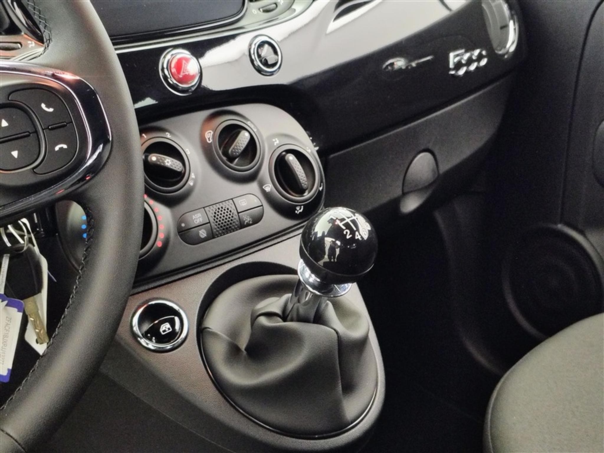 Fiat 500 1.0i MHEV Lounge CARPLAY / PDC AR / JA 15" (2023) - Photo 12