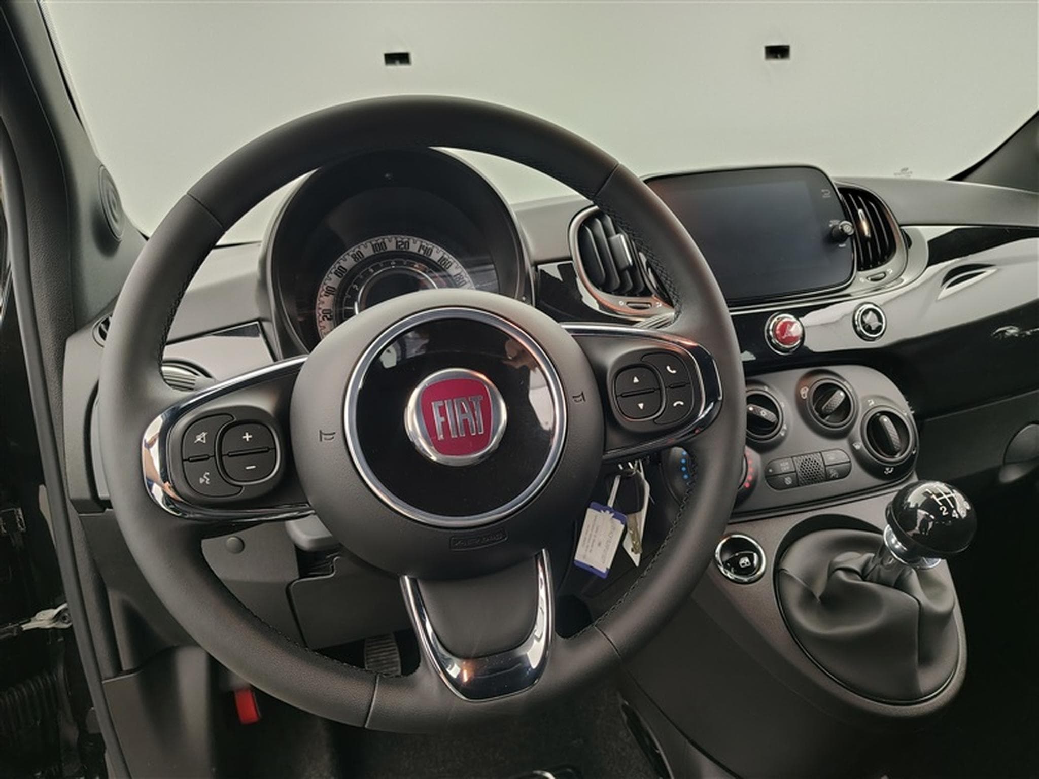 Fiat 500 1.0i MHEV Lounge CARPLAY / PDC AR / JA 15" (2023) - Photo 9