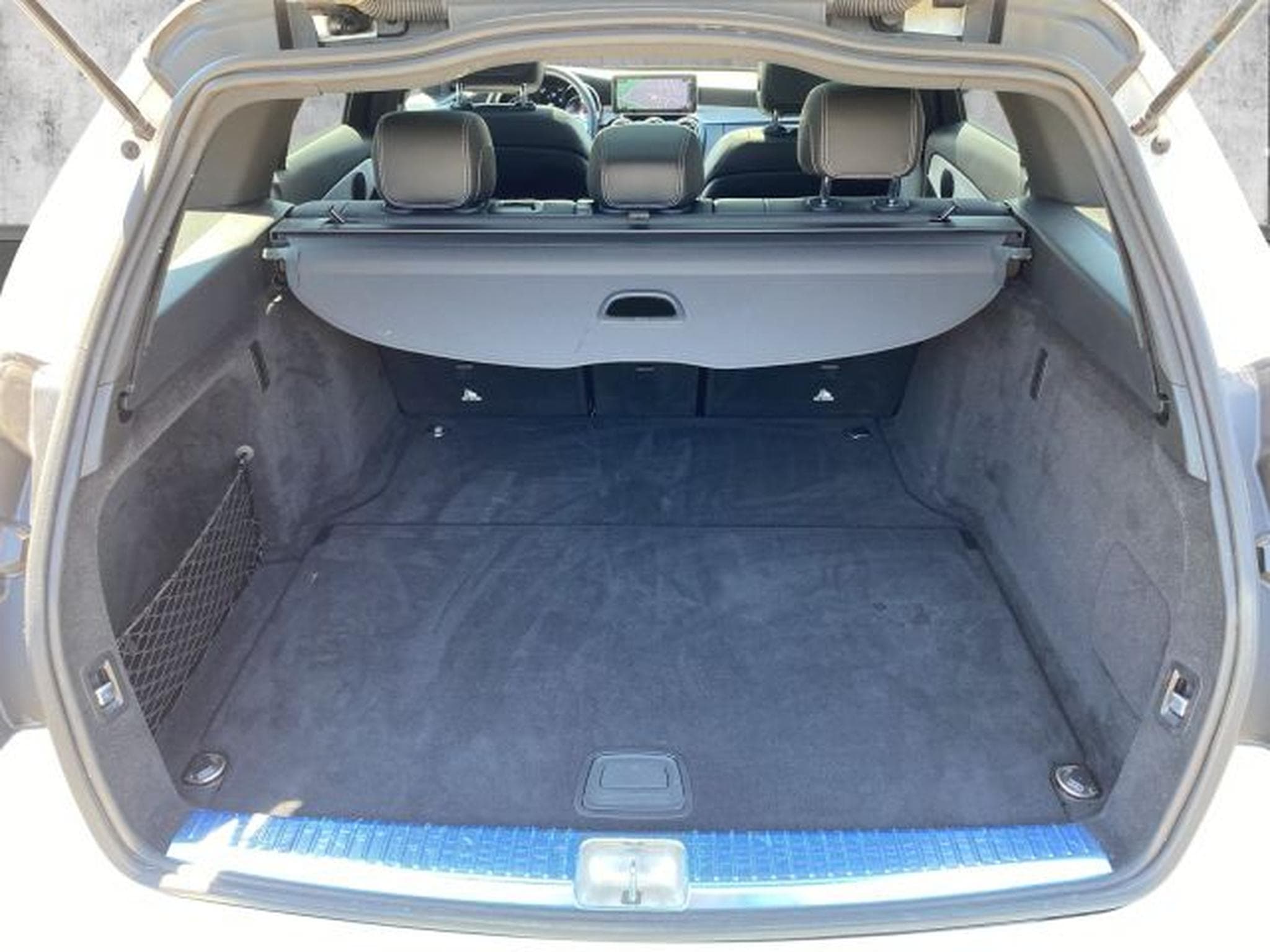 Mercedes C 220 C 220d T Autom. AMG-Line NAVI Multibeam RFK PANO (2019) - Photo 10