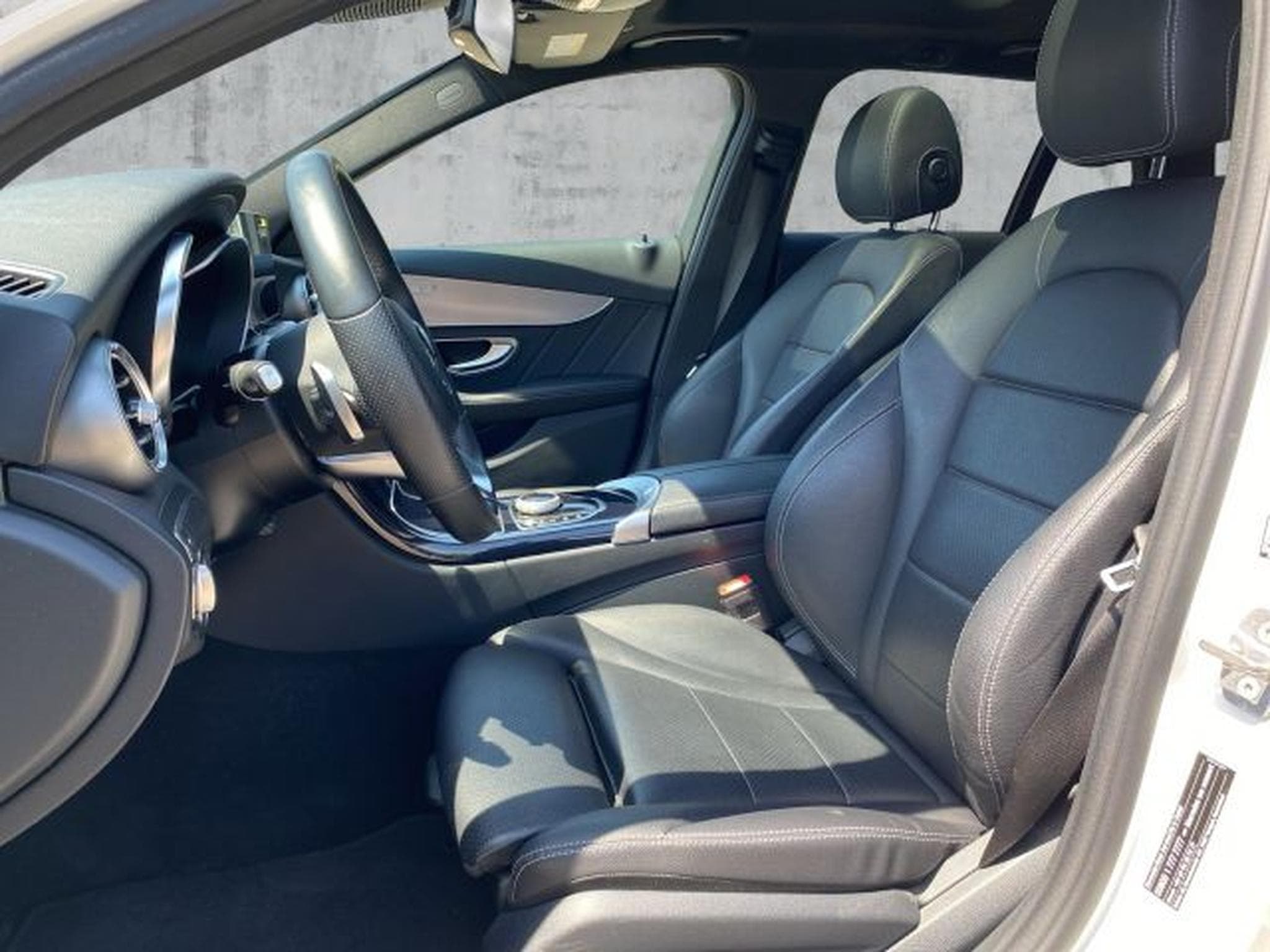 Mercedes C 220 C 220d T Autom. AMG-Line NAVI Multibeam RFK PANO (2019) - Photo 11