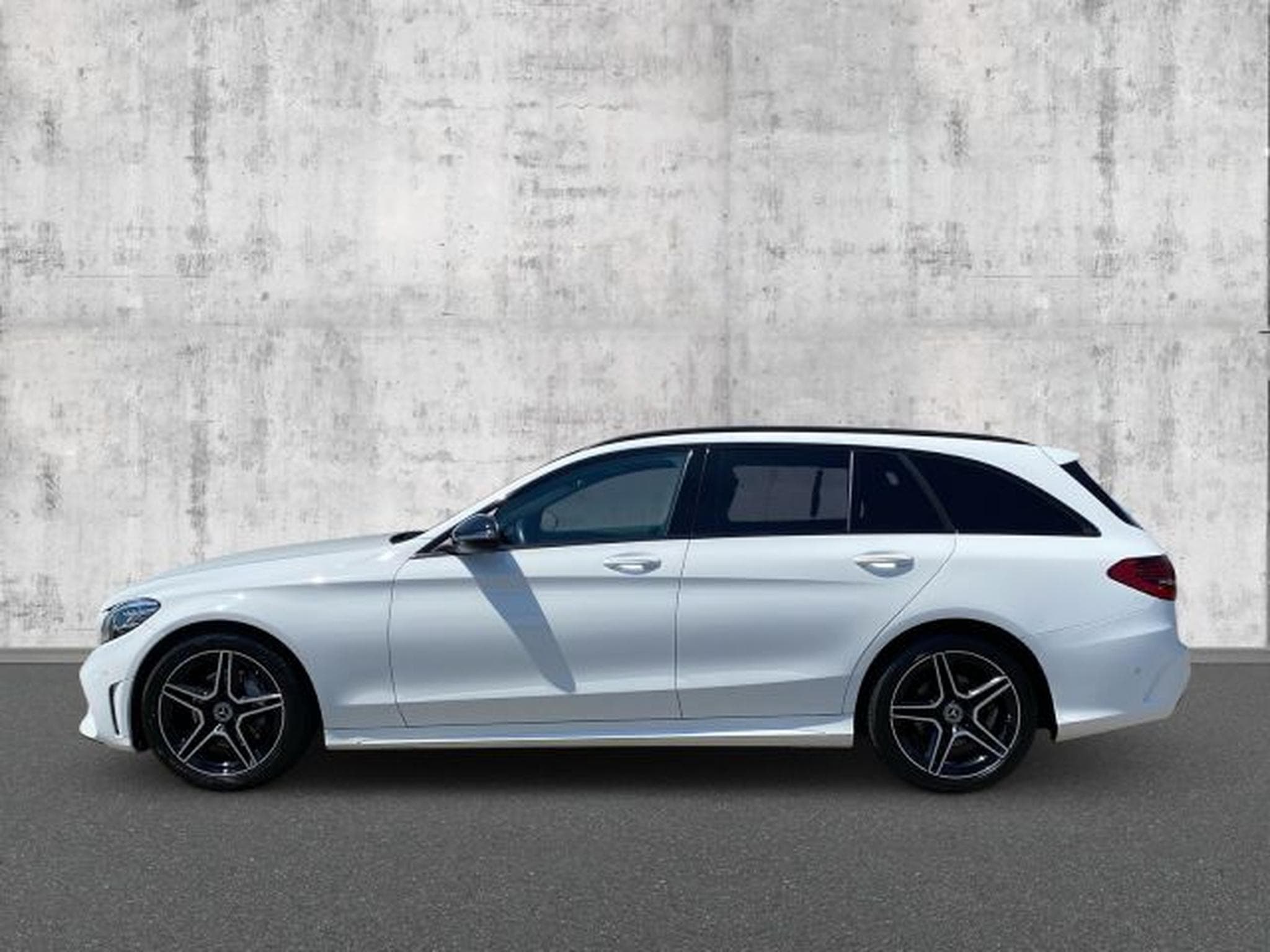 Mercedes C 220 C 220d T Autom. AMG-Line NAVI Multibeam RFK PANO (2019) - Photo 2
