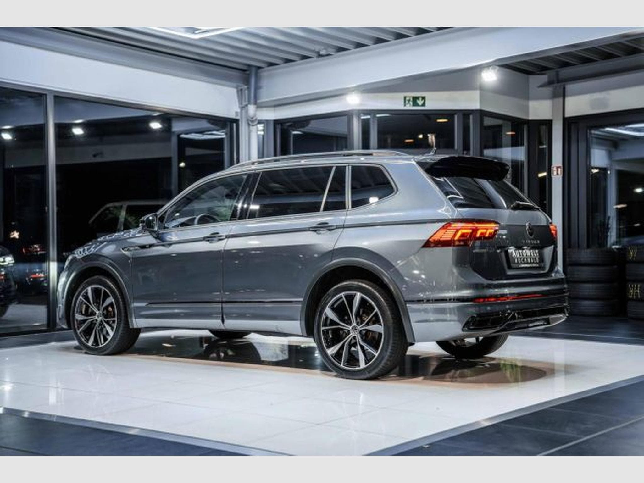VW Tiguan Tiguan Allspace R-Line 4Mo. PANO 7-Sitz AHK H&amp;K (2022) - Photo 11