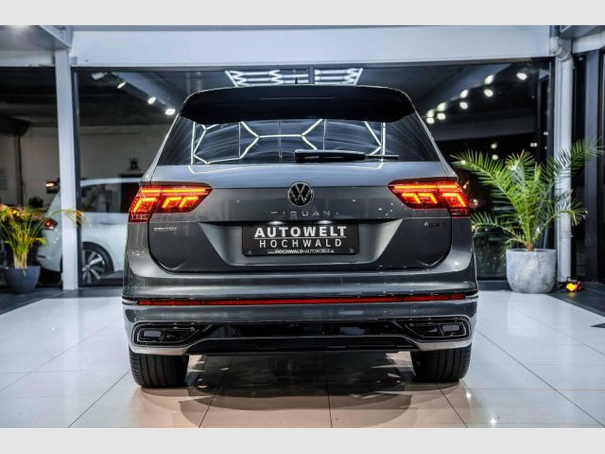 VW Tiguan Tiguan Allspace R-Line 4Mo. PANO 7-Sitz AHK H&amp;K (2022) - Photo 12