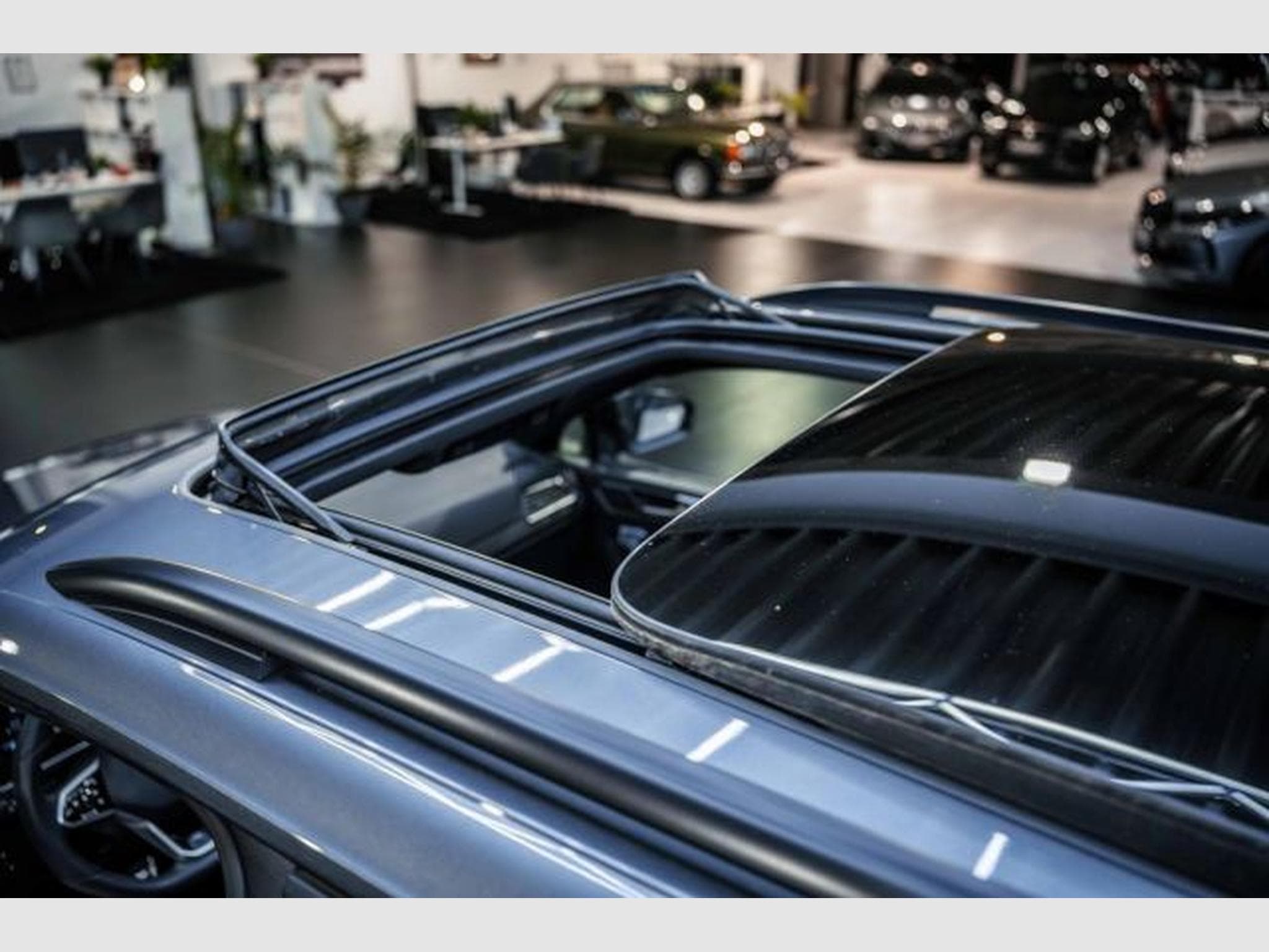 VW Tiguan Tiguan Allspace R-Line 4Mo. PANO 7-Sitz AHK H&amp;K (2022) - Photo 14