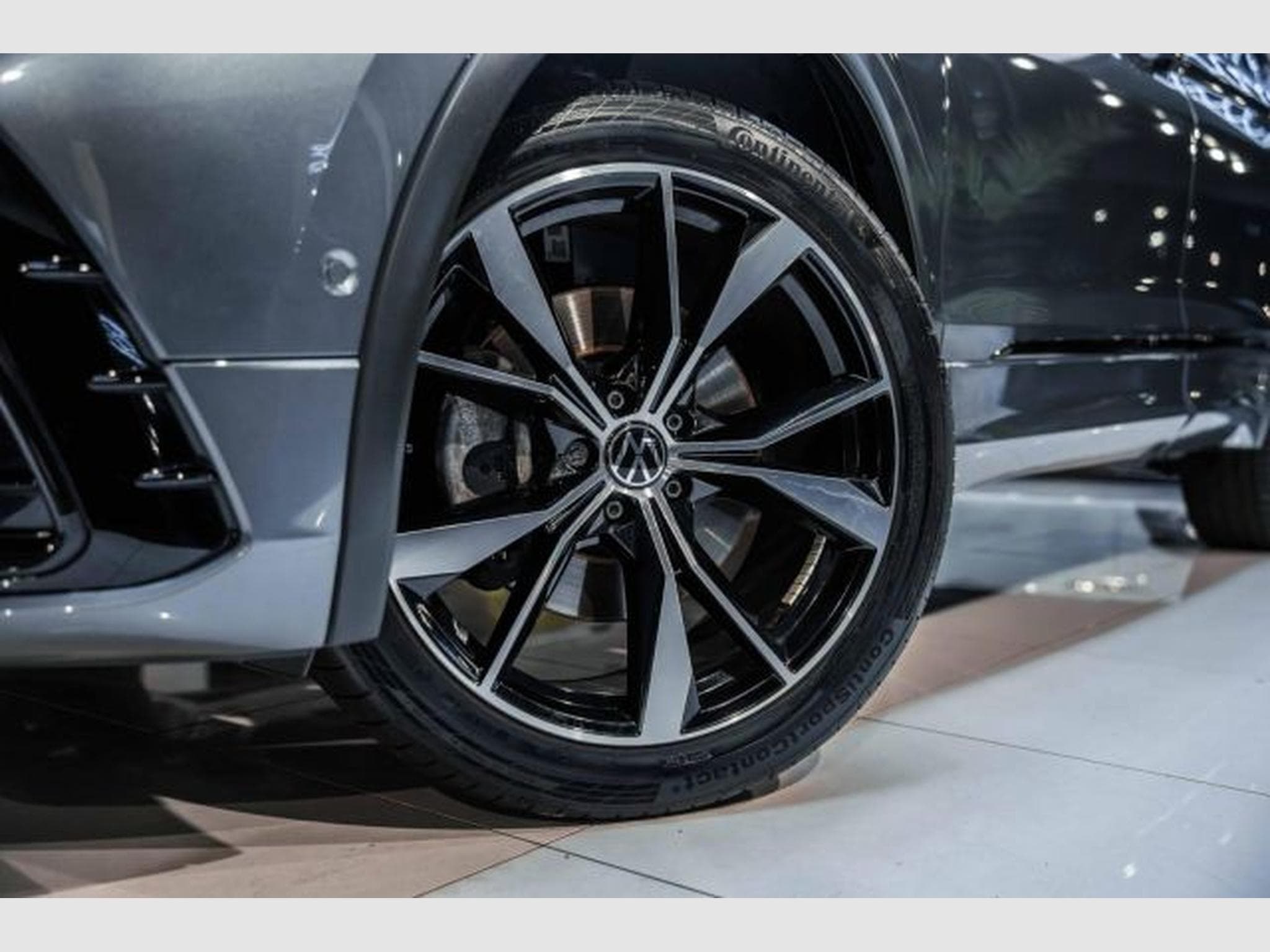 VW Tiguan Tiguan Allspace R-Line 4Mo. PANO 7-Sitz AHK H&amp;K (2022) - Photo 3
